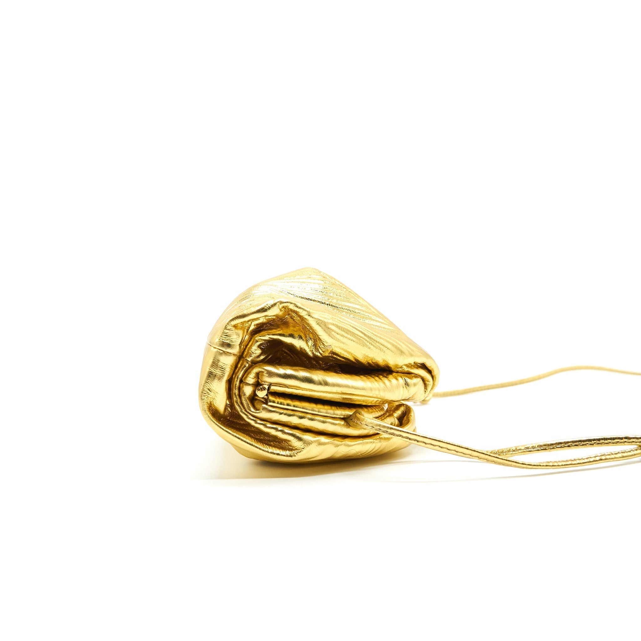 bottega-veneta-the-mini-pouch-color-oro