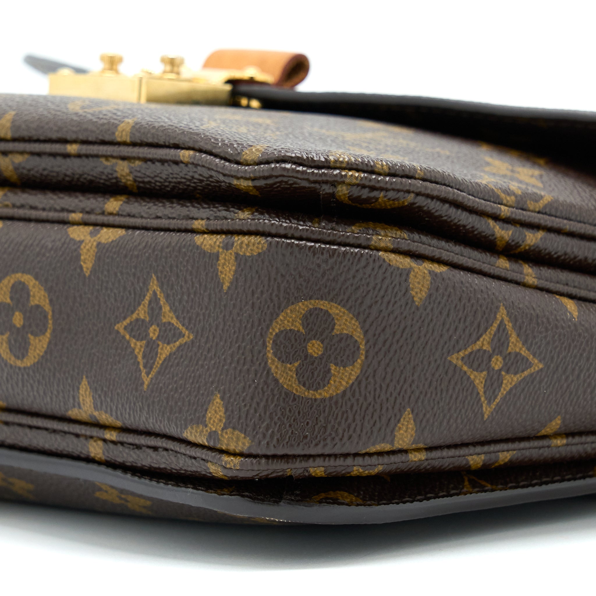 louis-vuitton-pochette-metis-monogram-canvas-ghw-3