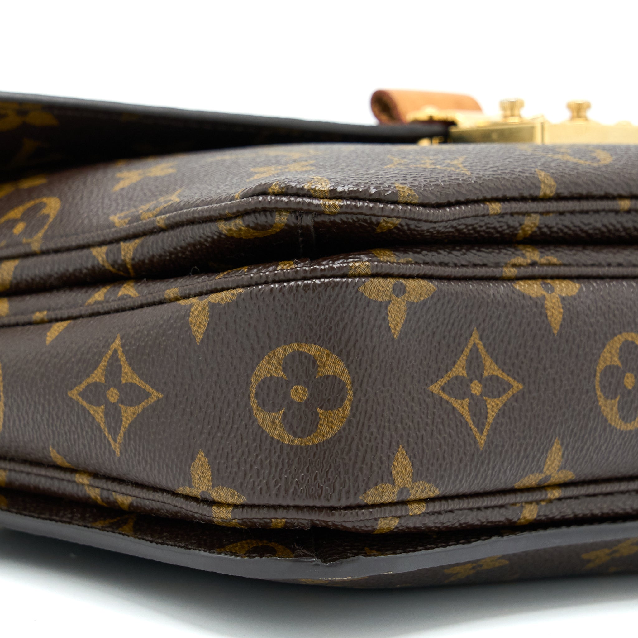 louis-vuitton-pochette-metis-monogram-canvas-ghw-3