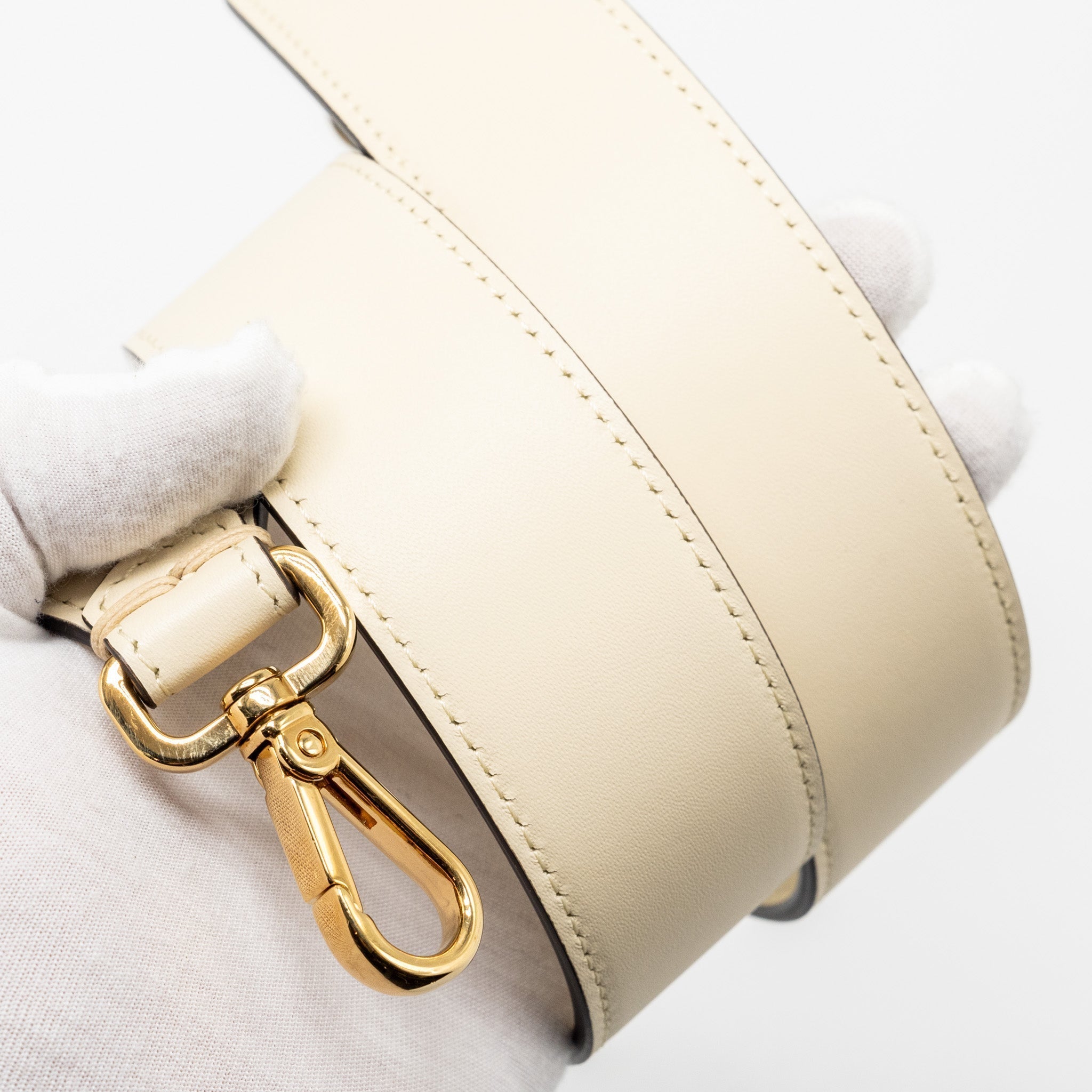 fendi-vitello-king-metal-stitch-baguette-lambskin-white-ghw