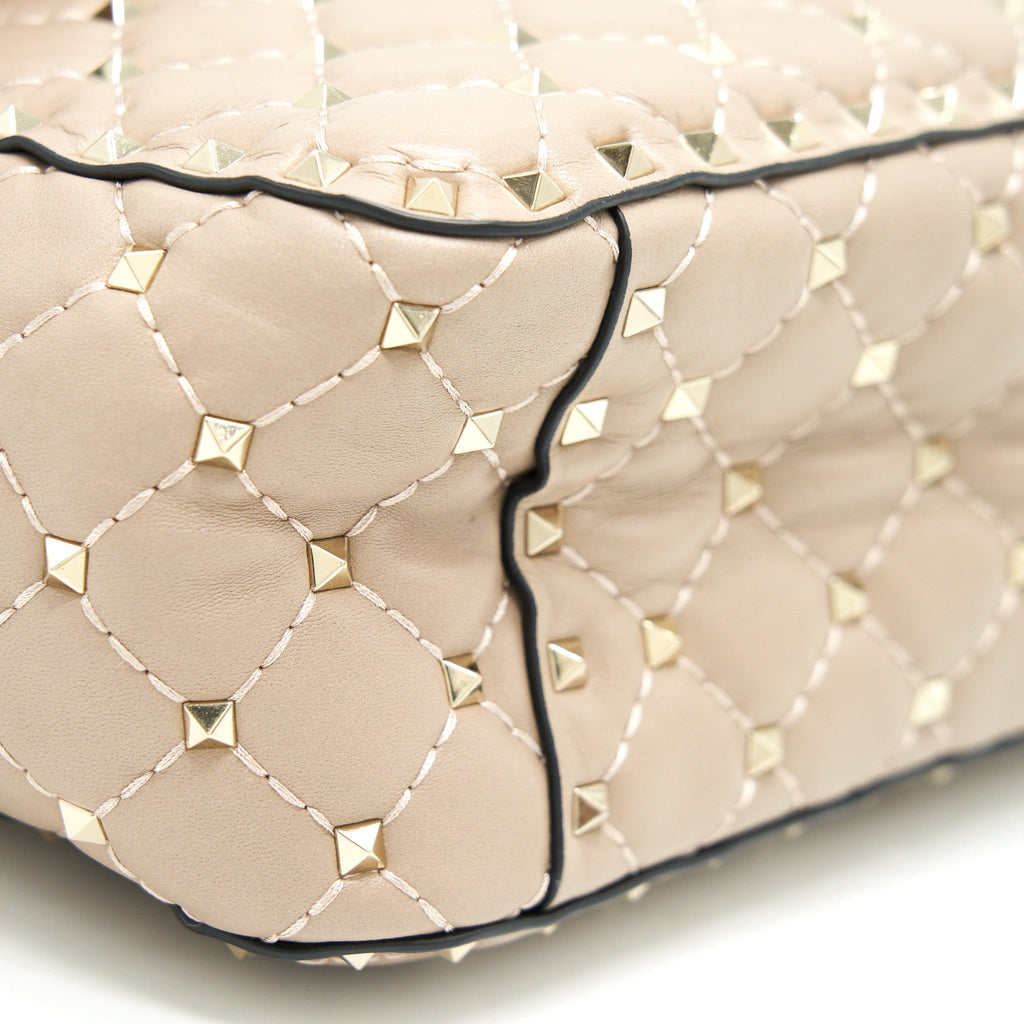 valentino-garavani-large-rockstud-spike-shoulder-bag-beige-lghw
