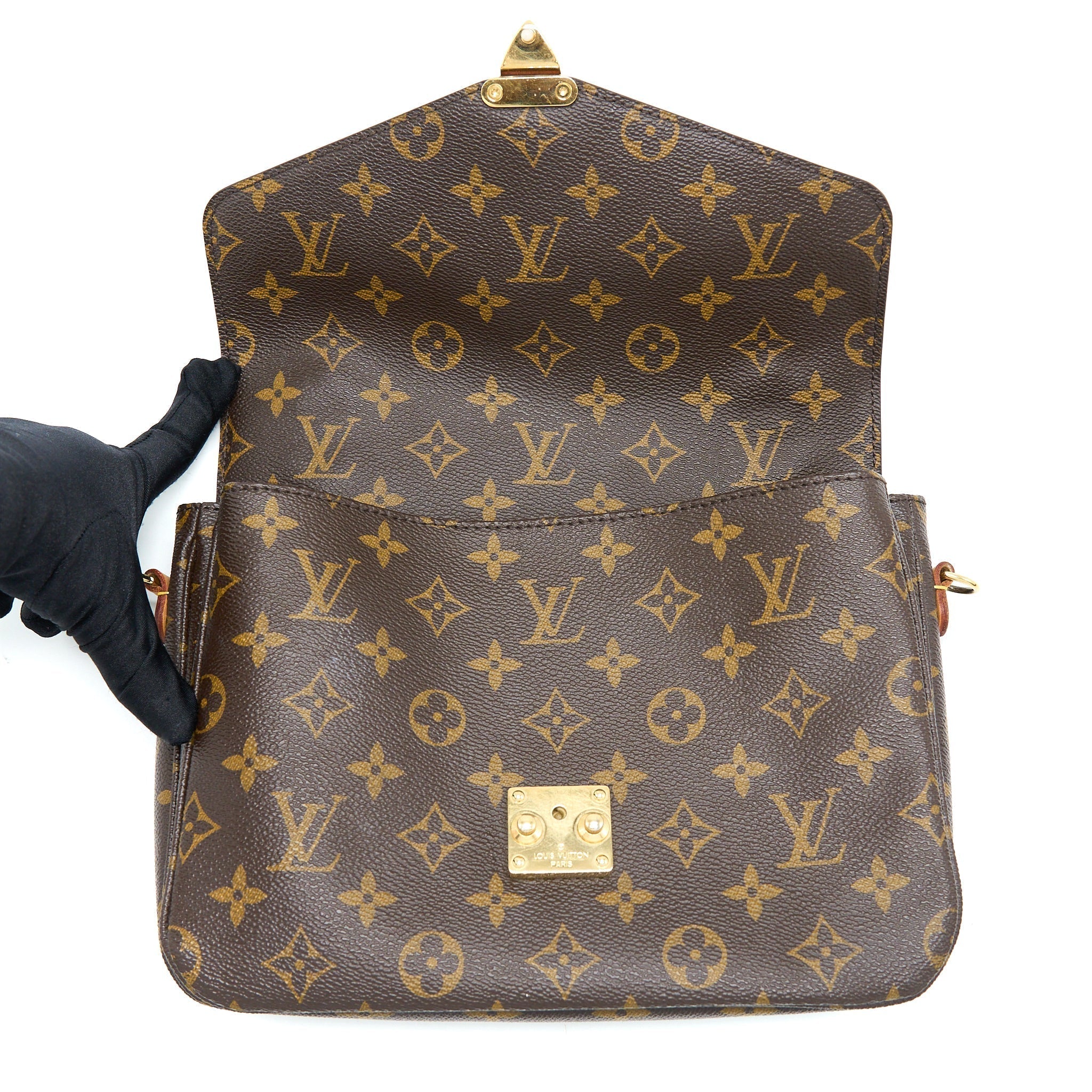 louis-vuitton-pochette-metis-monogram-canvas-ghw-3