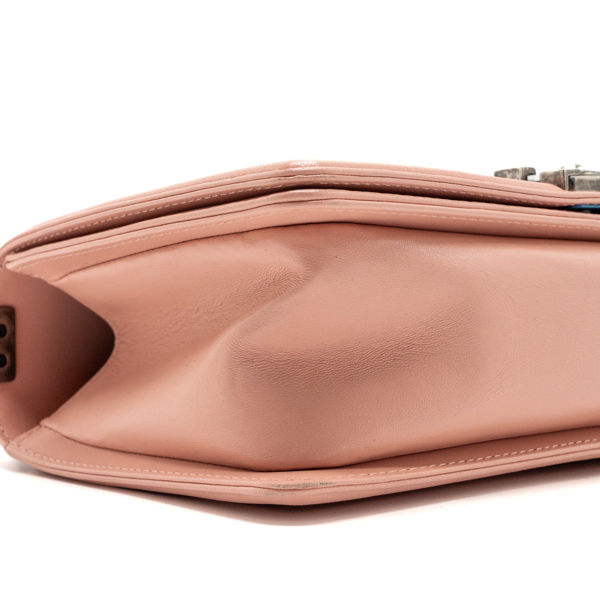 chanel-medium-boy-bag-lambskin-light-pink-ruthenium-hardware