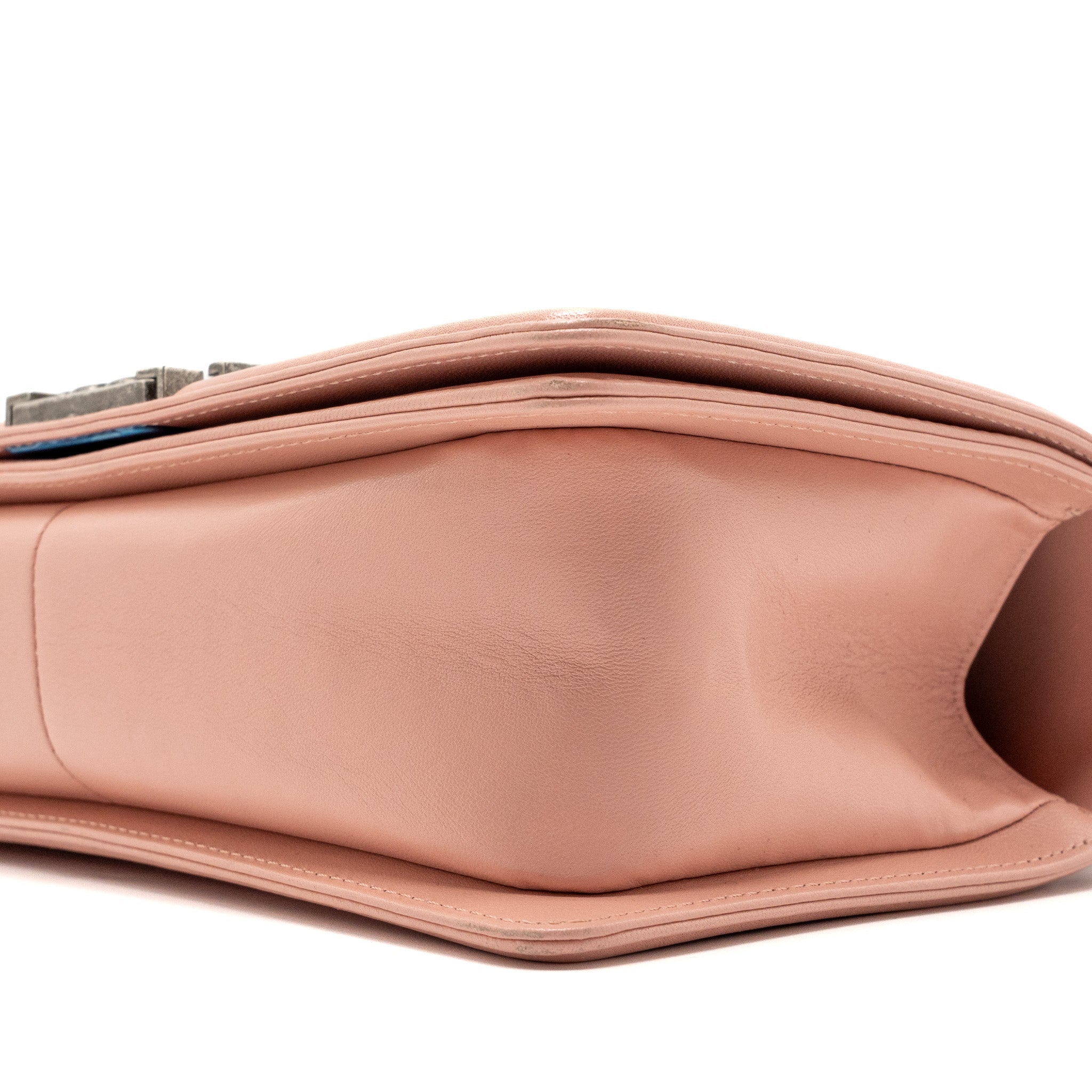 chanel-medium-boy-bag-lambskin-light-pink-ruthenium-hardware