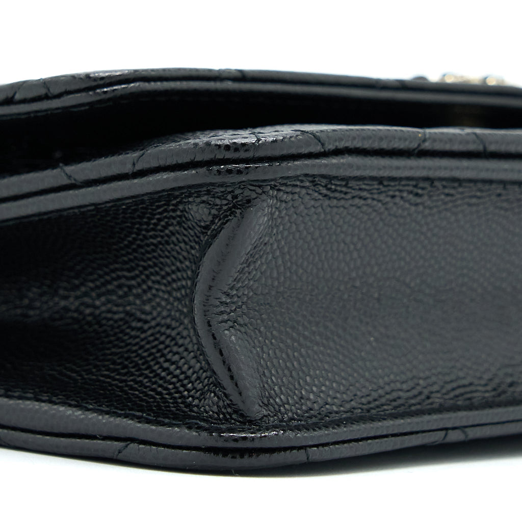 chanel-22s-wallet-on-chains-with-detail-cc-logo-caviar-black-lghw