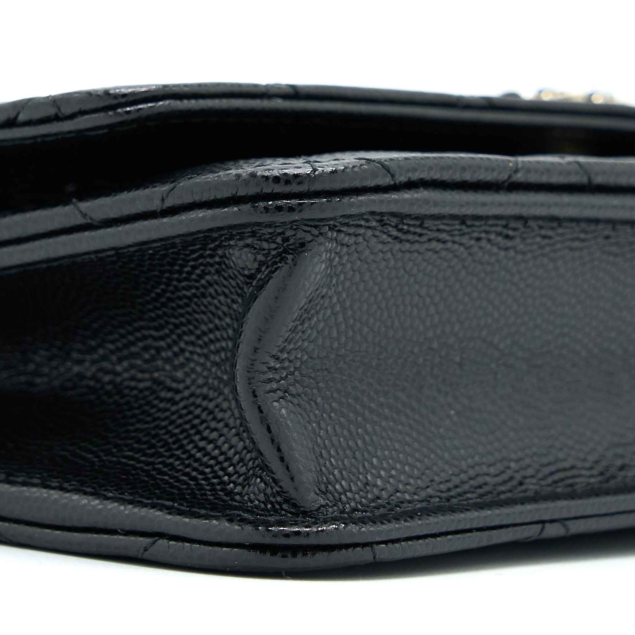 chanel-22s-wallet-on-chains-with-detail-cc-logo-caviar-black-lghw