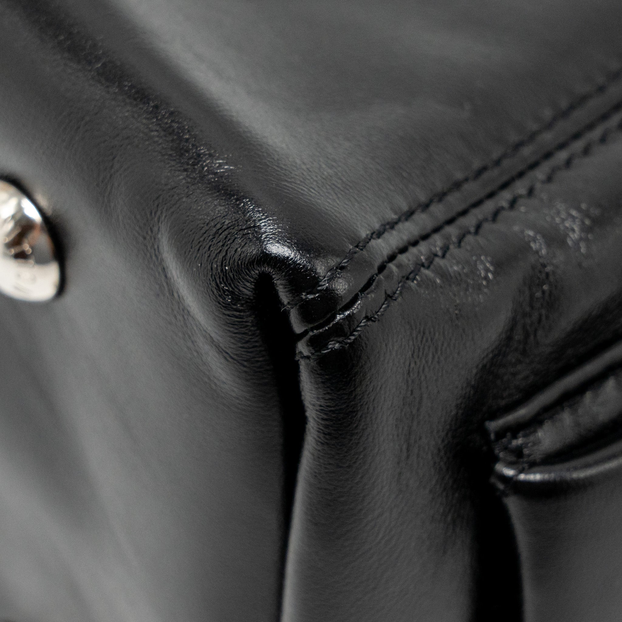 louis-vuitton-carryall-cargo-vibe-pm-lambskin-black-shw-copy-1