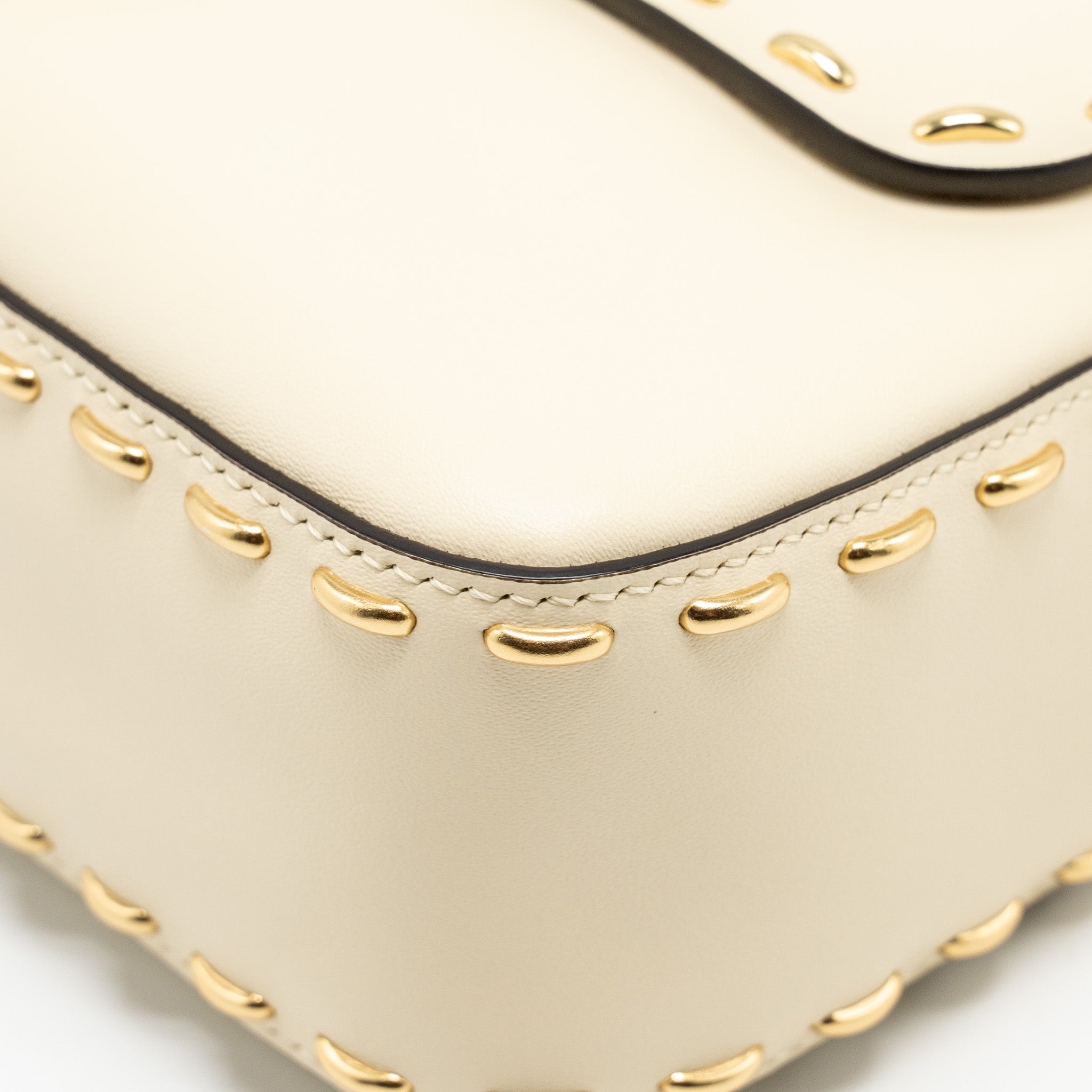 fendi-vitello-king-metal-stitch-baguette-lambskin-white-ghw