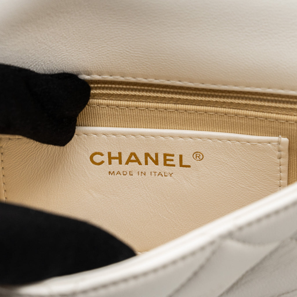 chanel-22s-giant-chain-flap-shoulder-bag-lambskin-white-brushed-ghw-microchip