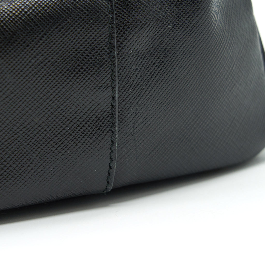 prada-saffiano-tote-large-in-black