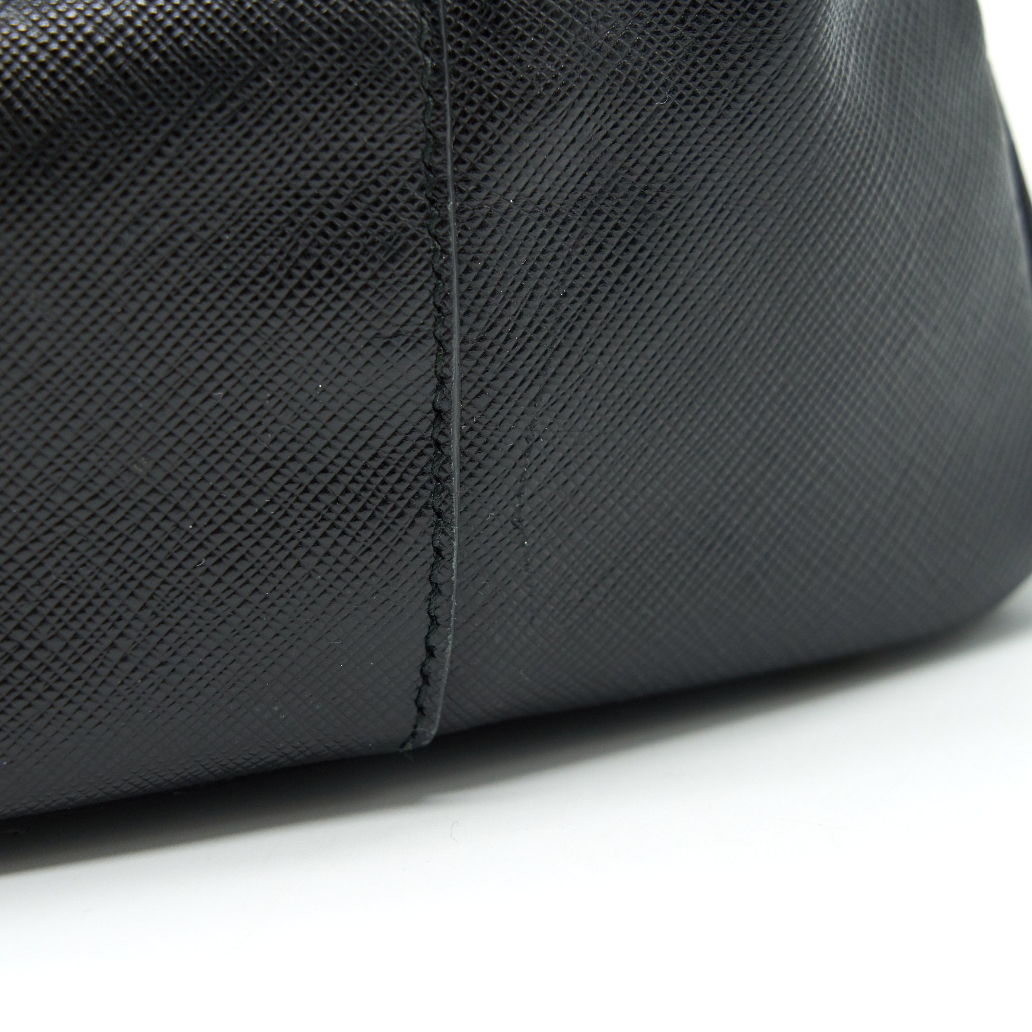 prada-saffiano-tote-large-in-black