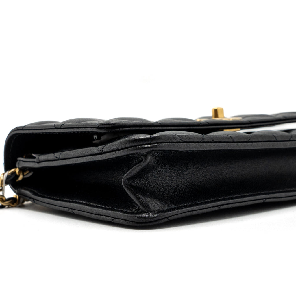 chanel-23k-pearl-crush-wallet-on-chain-lambskin-blackmicrochip