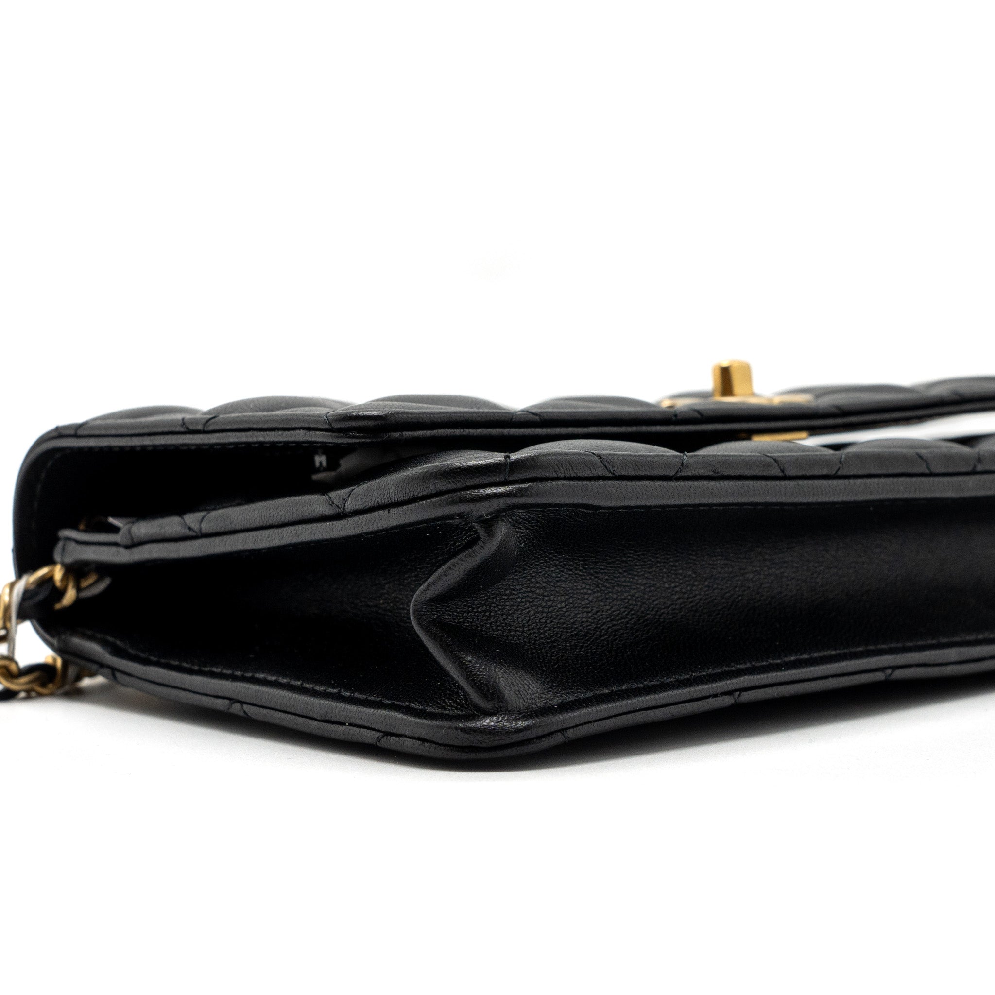 chanel-23k-pearl-crush-wallet-on-chain-lambskin-blackmicrochip