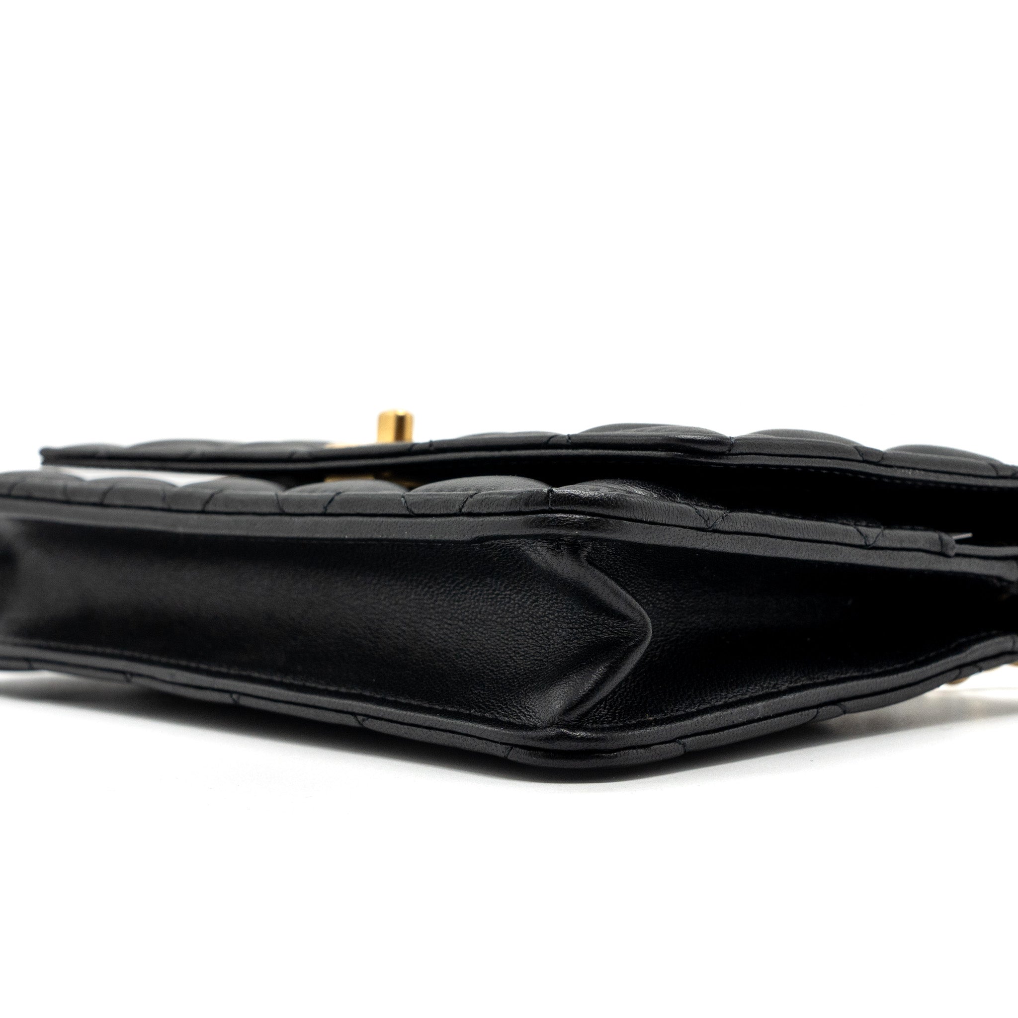 chanel-23k-pearl-crush-wallet-on-chain-lambskin-blackmicrochip