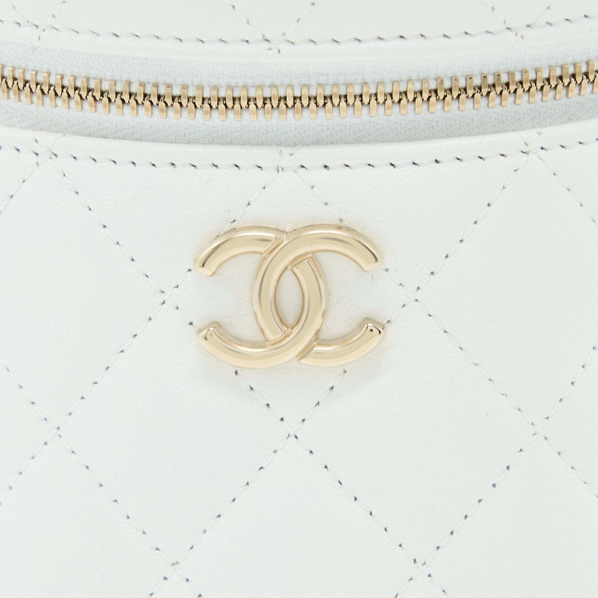 chanel-top-handle-vanity-case-lambskin-white-ghw