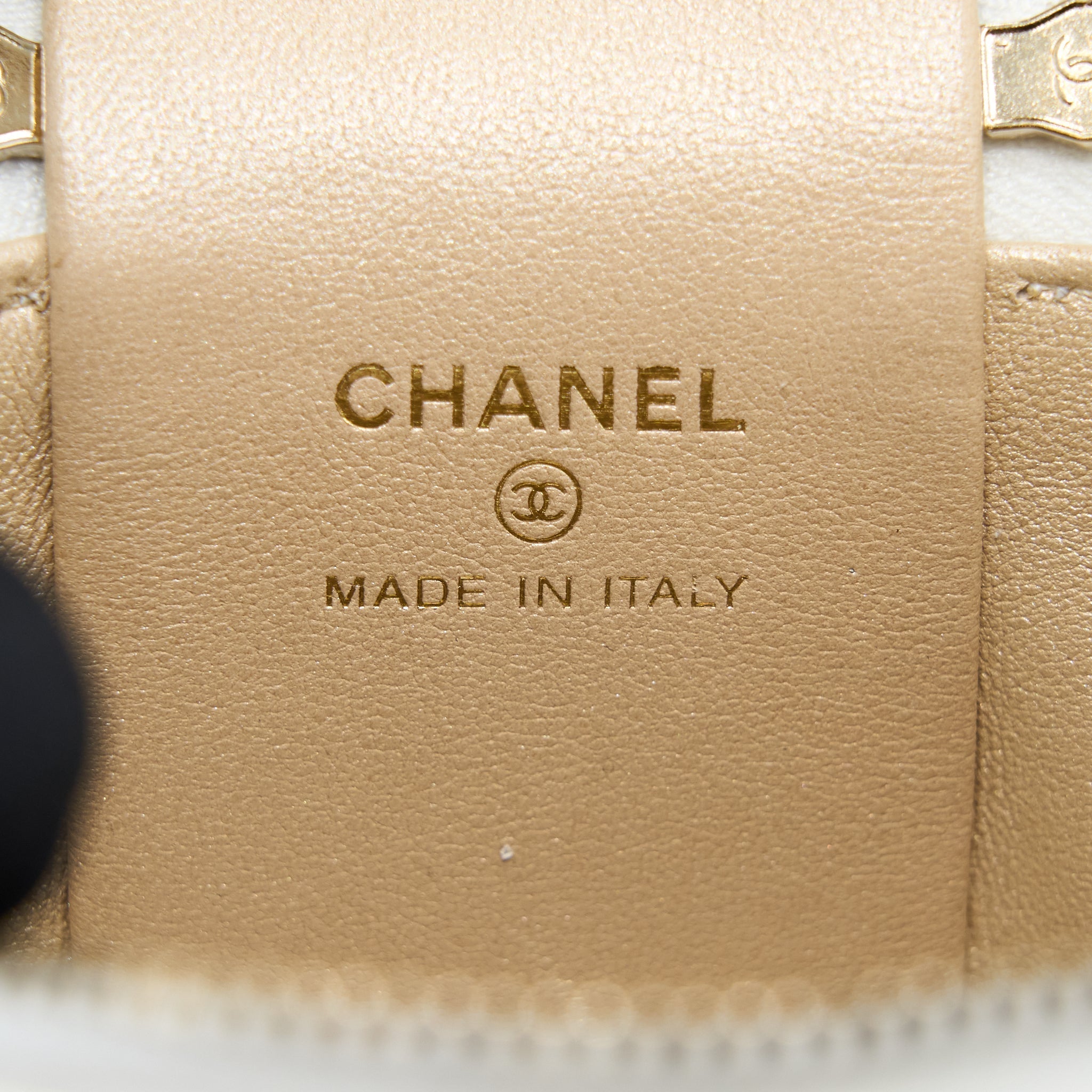 chanel-top-handle-vanity-case-lambskin-white-ghw