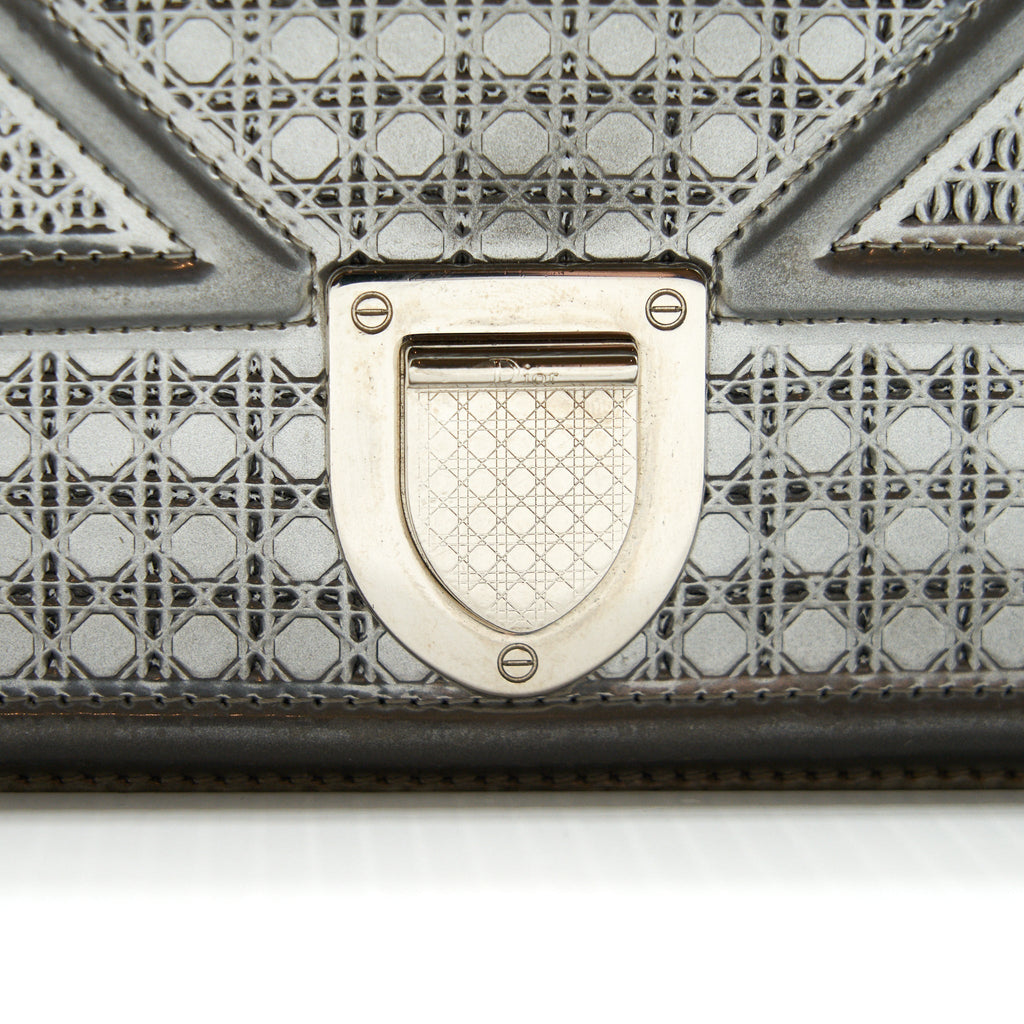 dior-diorama-wallet-on-chain-metallic-silver-shw