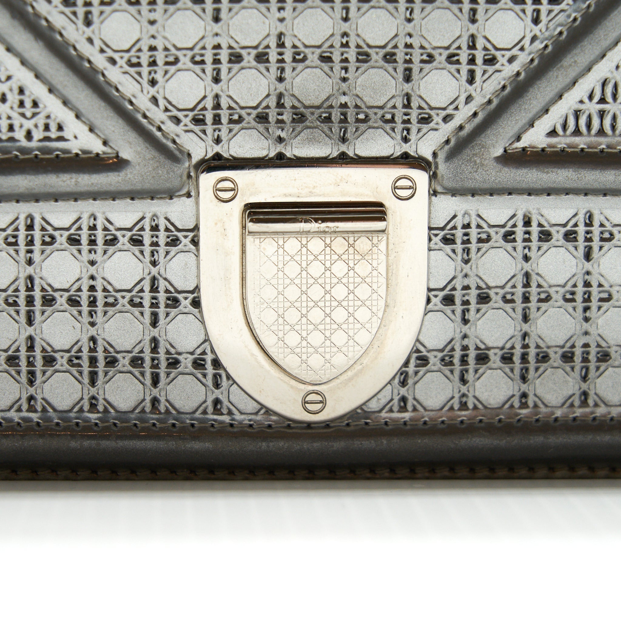 dior-diorama-wallet-on-chain-metallic-silver-shw