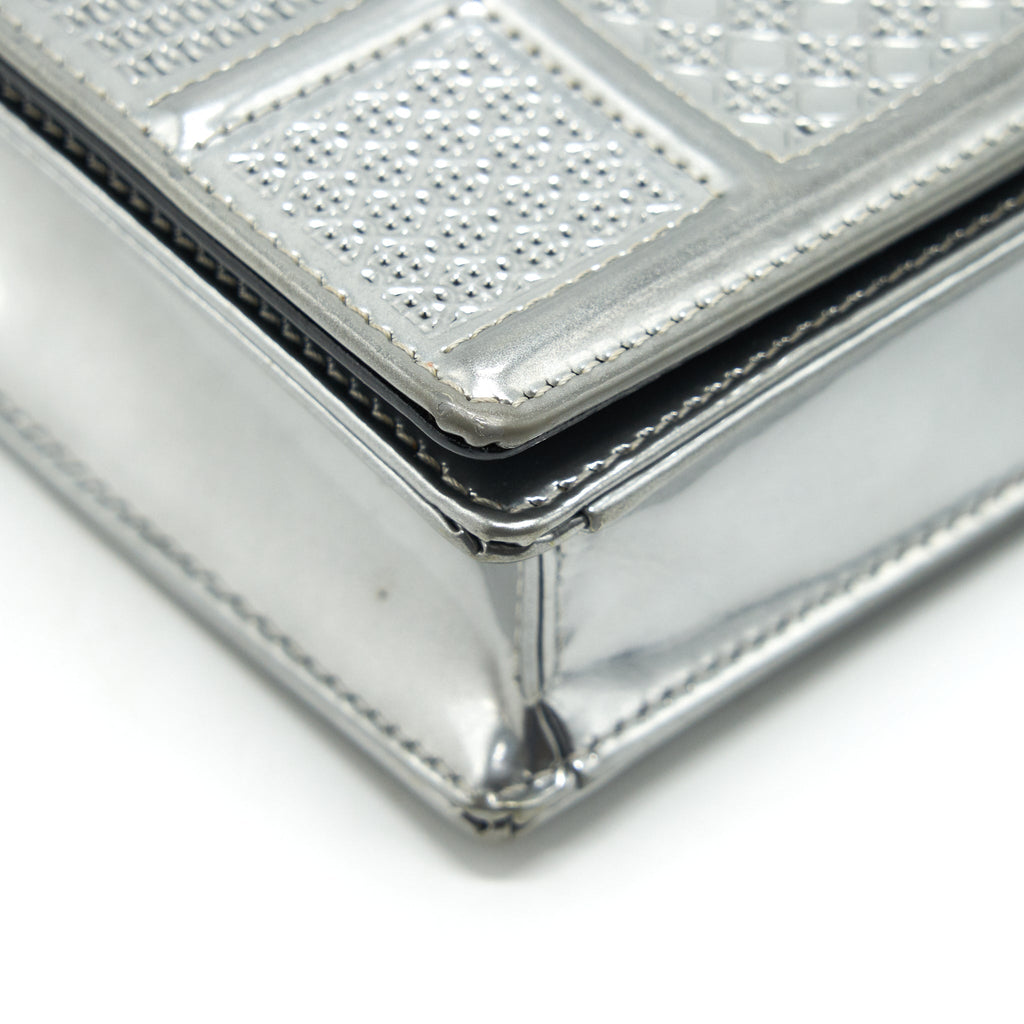 dior-diorama-wallet-on-chain-metallic-silver-shw