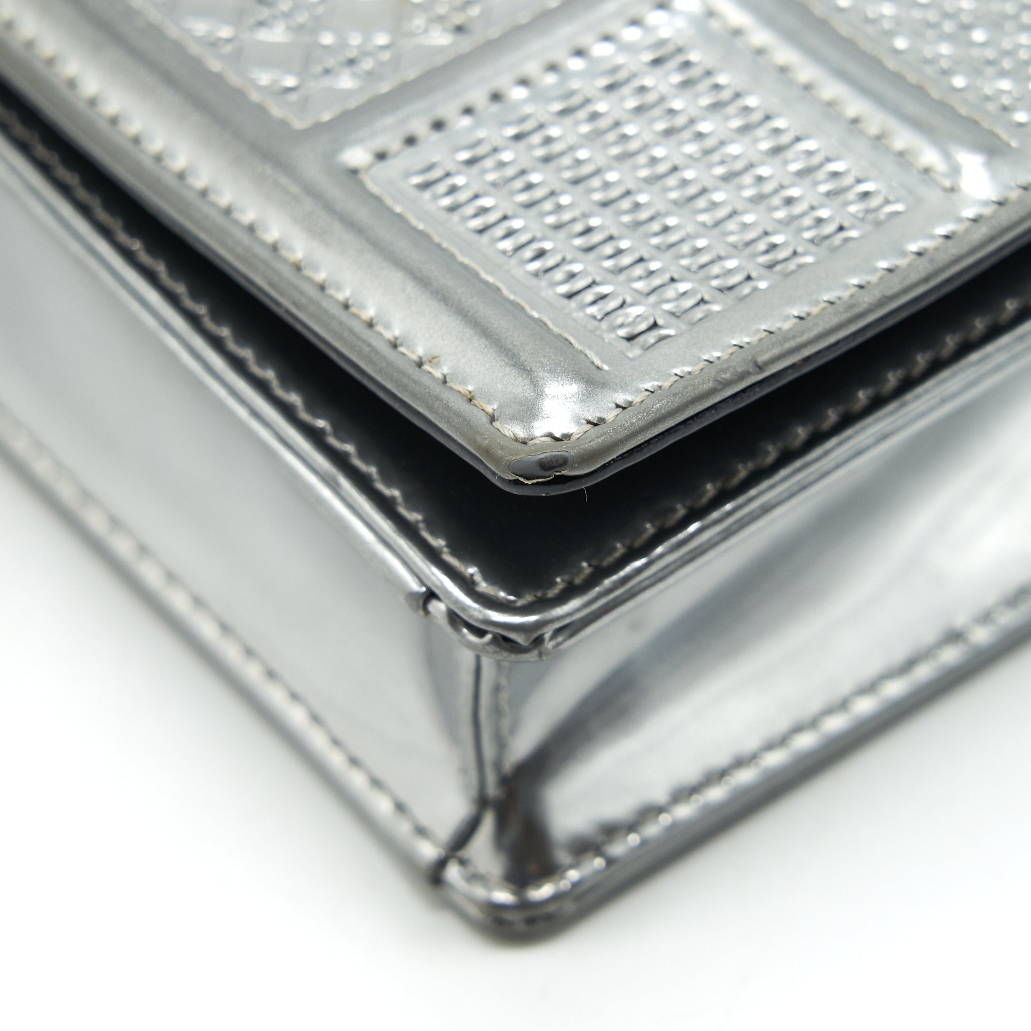 dior-diorama-wallet-on-chain-metallic-silver-shw