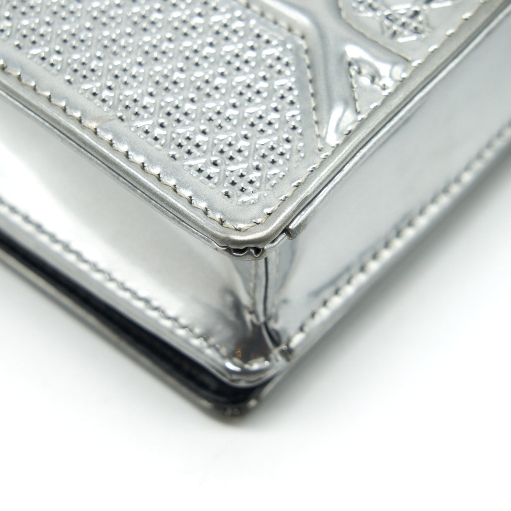 dior-diorama-wallet-on-chain-metallic-silver-shw