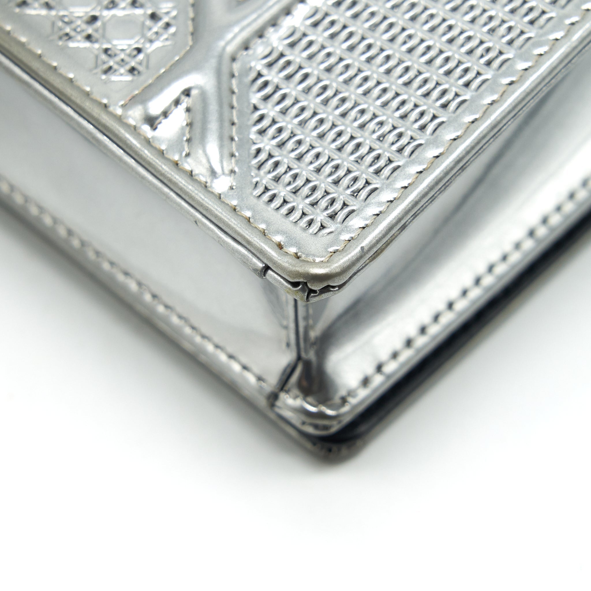 dior-diorama-wallet-on-chain-metallic-silver-shw