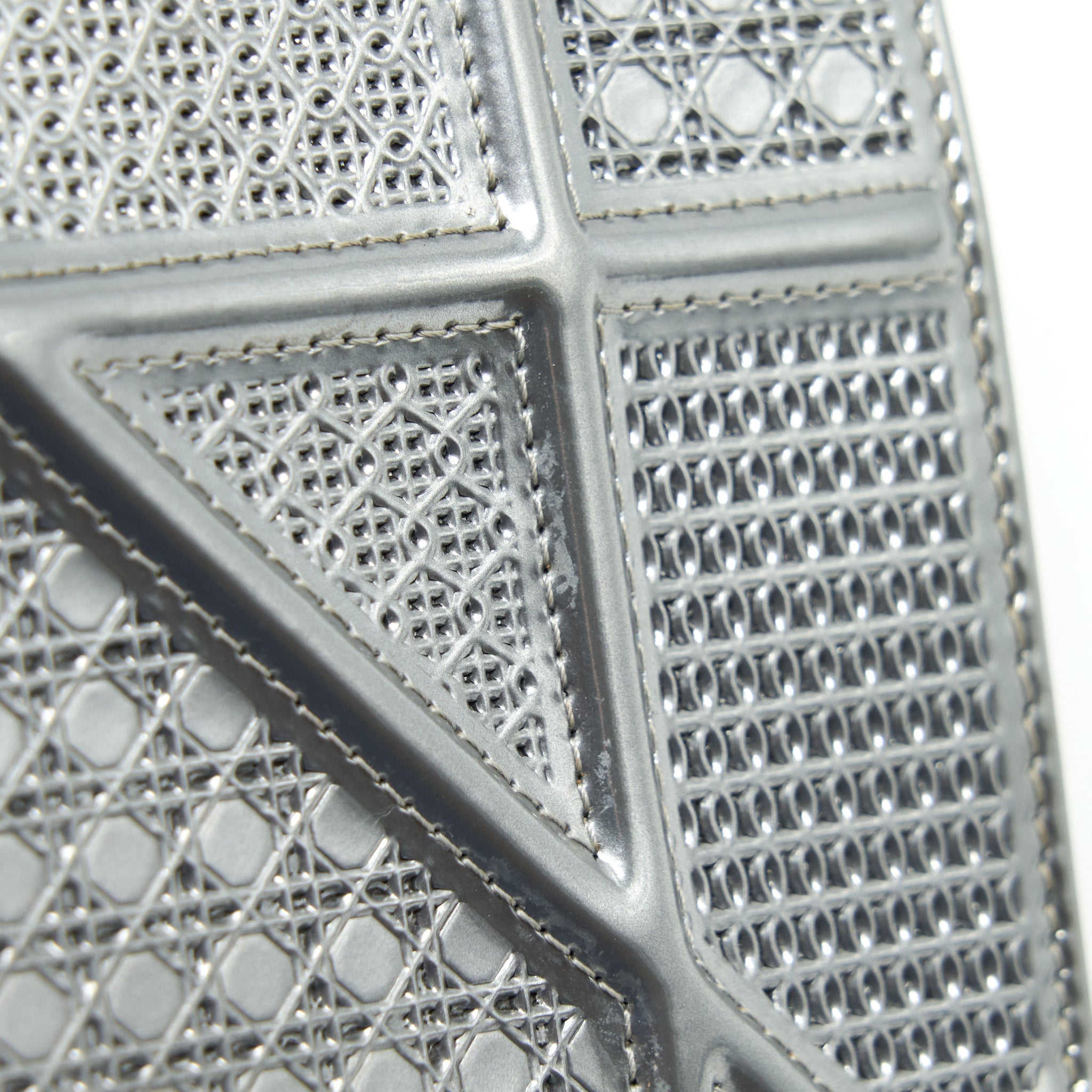 dior-diorama-wallet-on-chain-metallic-silver-shw