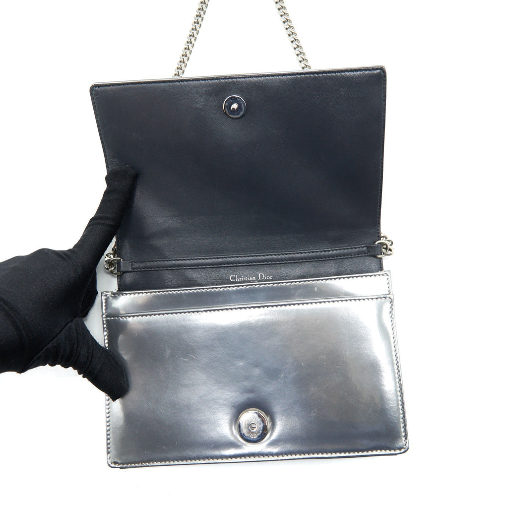 dior-diorama-wallet-on-chain-metallic-silver-shw