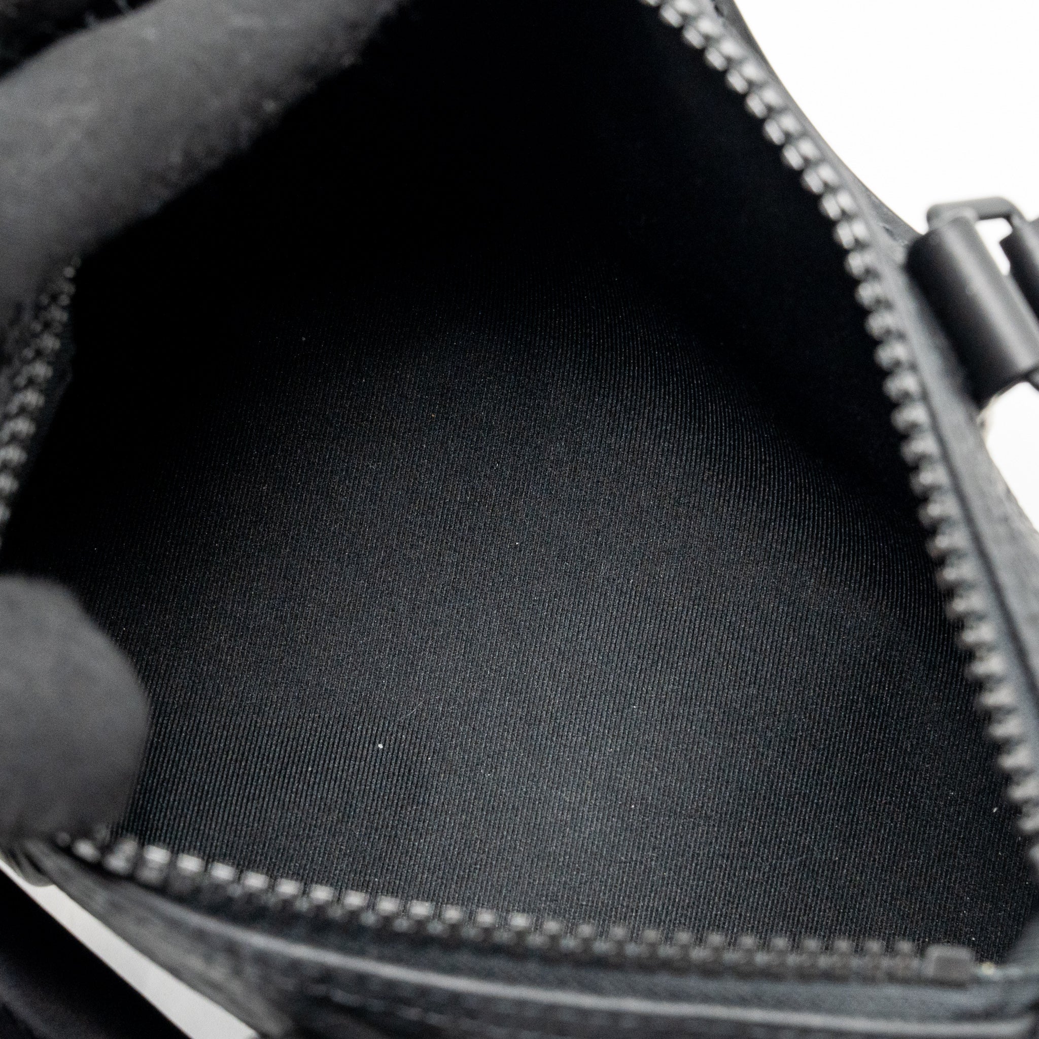 louis-vuitton-keepall-bandouliere-25-monogram-taurillon-leather-black-with-black-hardware