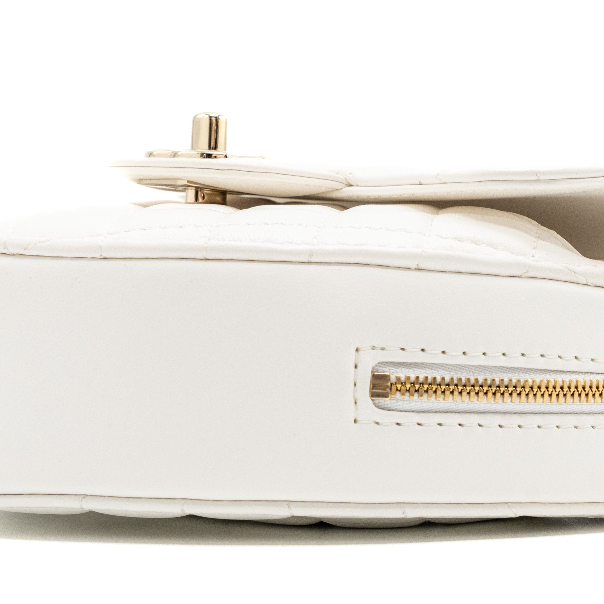 chanel-22s-heart-bag-lambskin-white-lghw-microchip-4