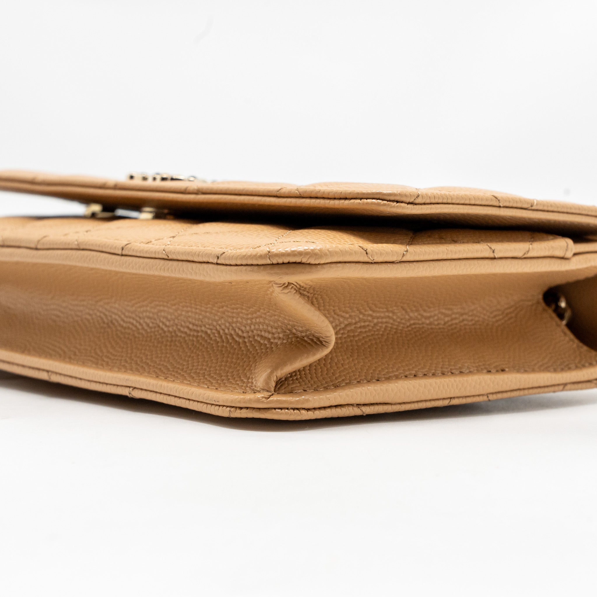 chanel-detailed-cc-classic-wallet-on-chain-caviar-beige-lghw-microchip