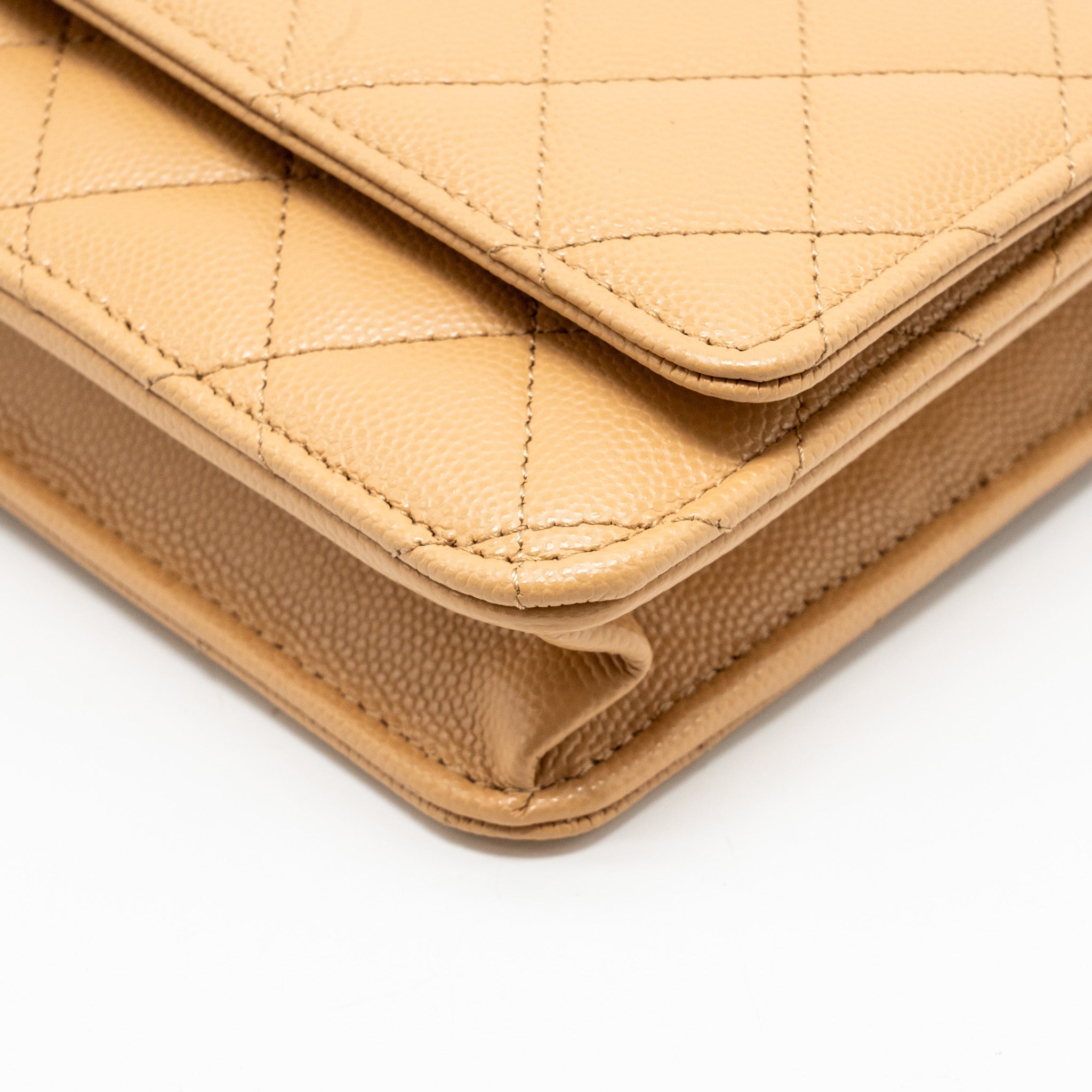 chanel-detailed-cc-classic-wallet-on-chain-caviar-beige-lghw-microchip