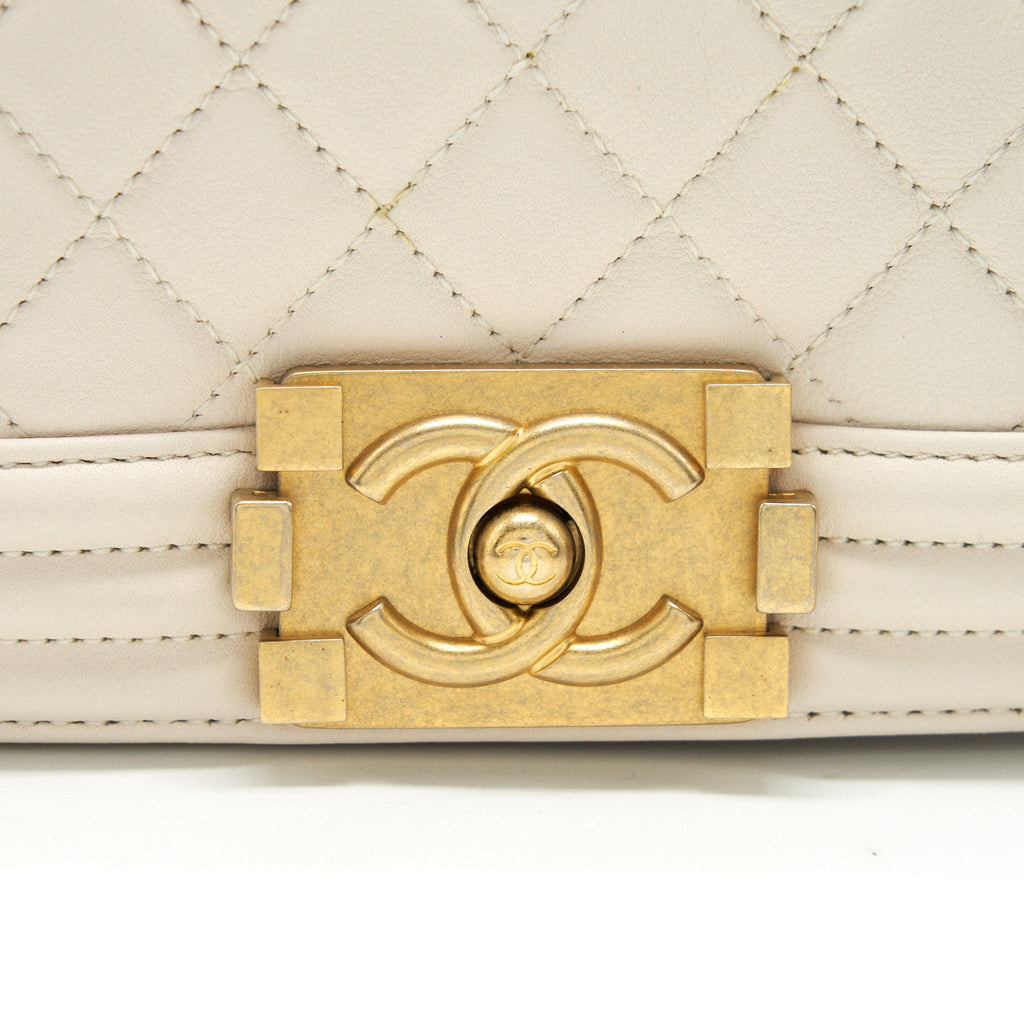 chanel-small-boy-chanel-calfskin-white-ghw