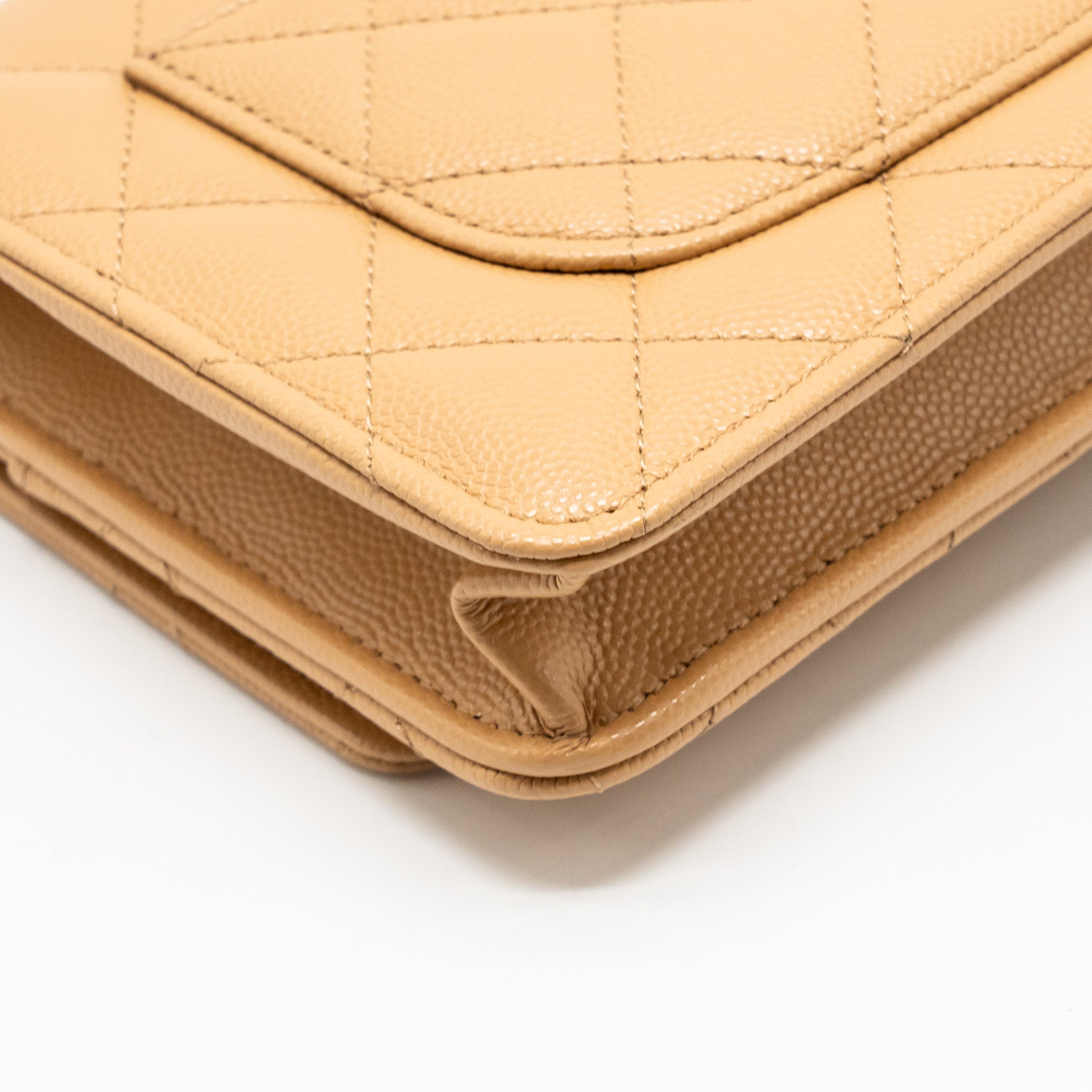 chanel-detailed-cc-classic-wallet-on-chain-caviar-beige-lghw-microchip