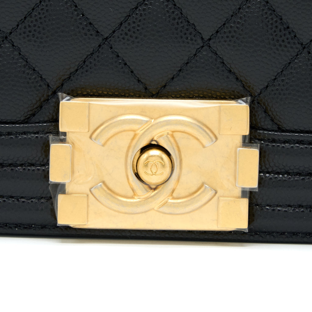 chanel-small-boy-bag-caviar-black-ghw-microchip-1
