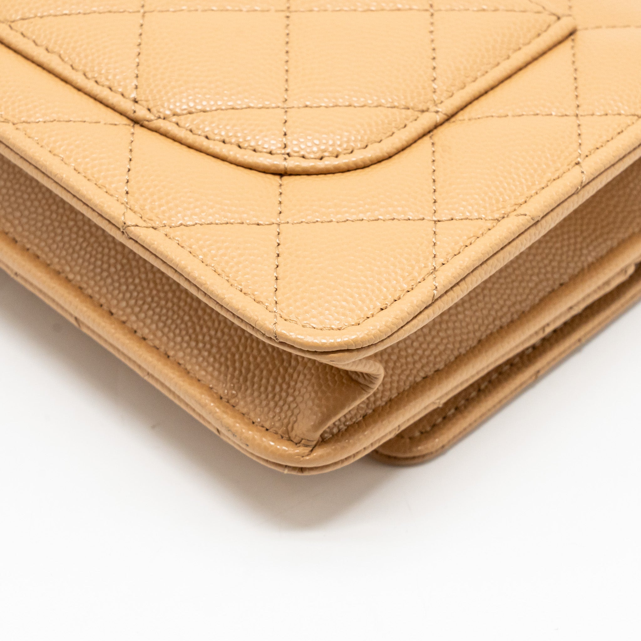 chanel-detailed-cc-classic-wallet-on-chain-caviar-beige-lghw-microchip