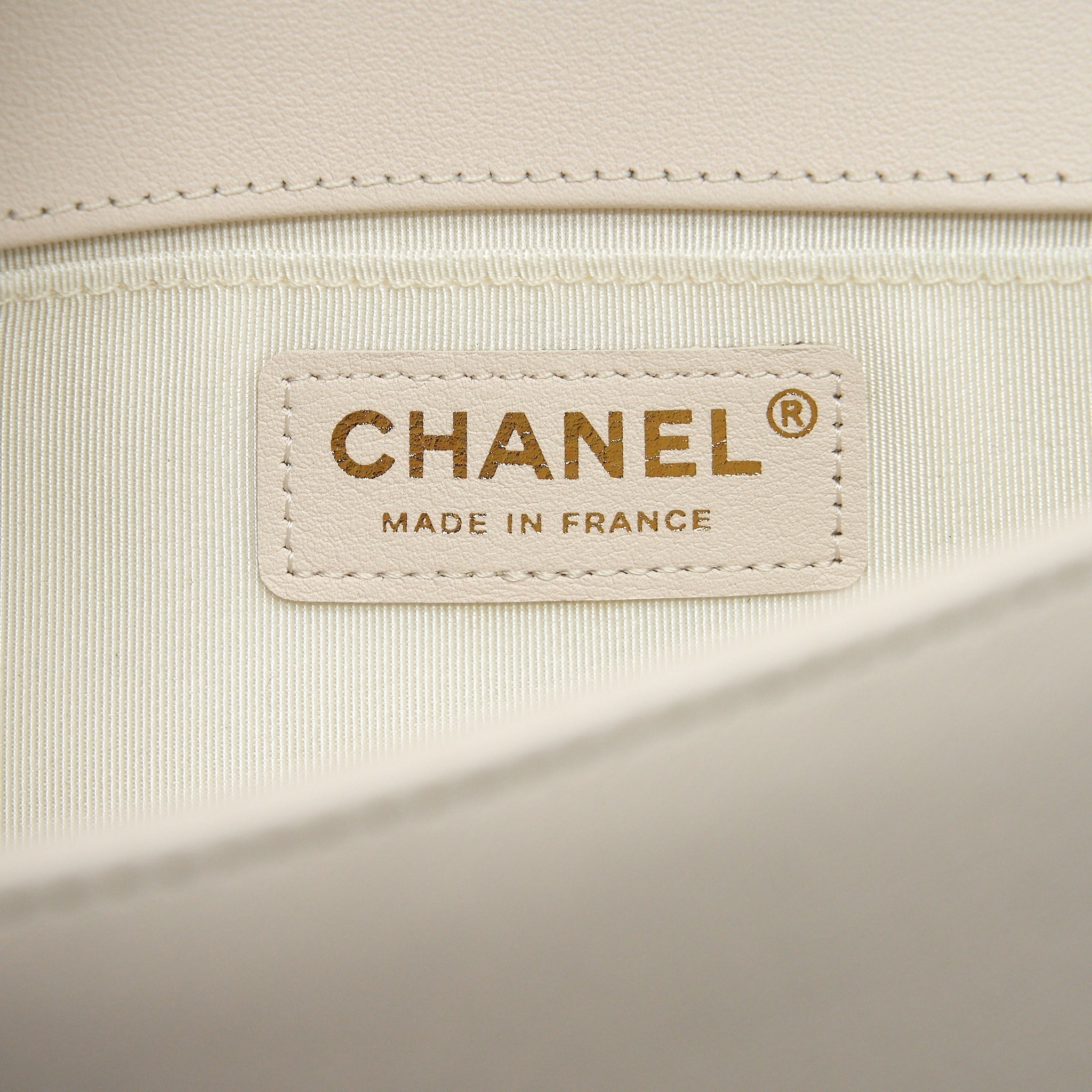 chanel-small-boy-chanel-calfskin-white-ghw