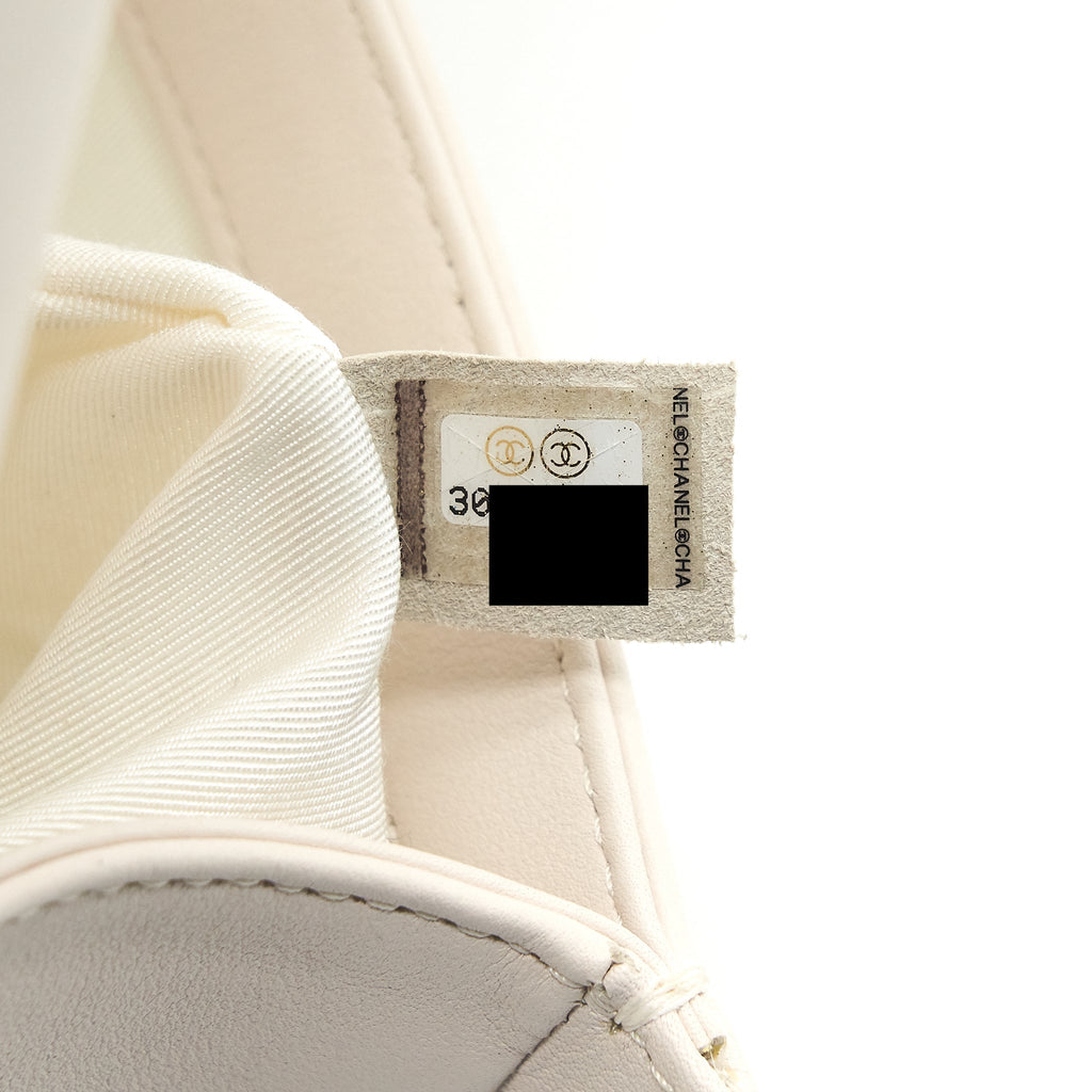 chanel-small-boy-chanel-calfskin-white-ghw
