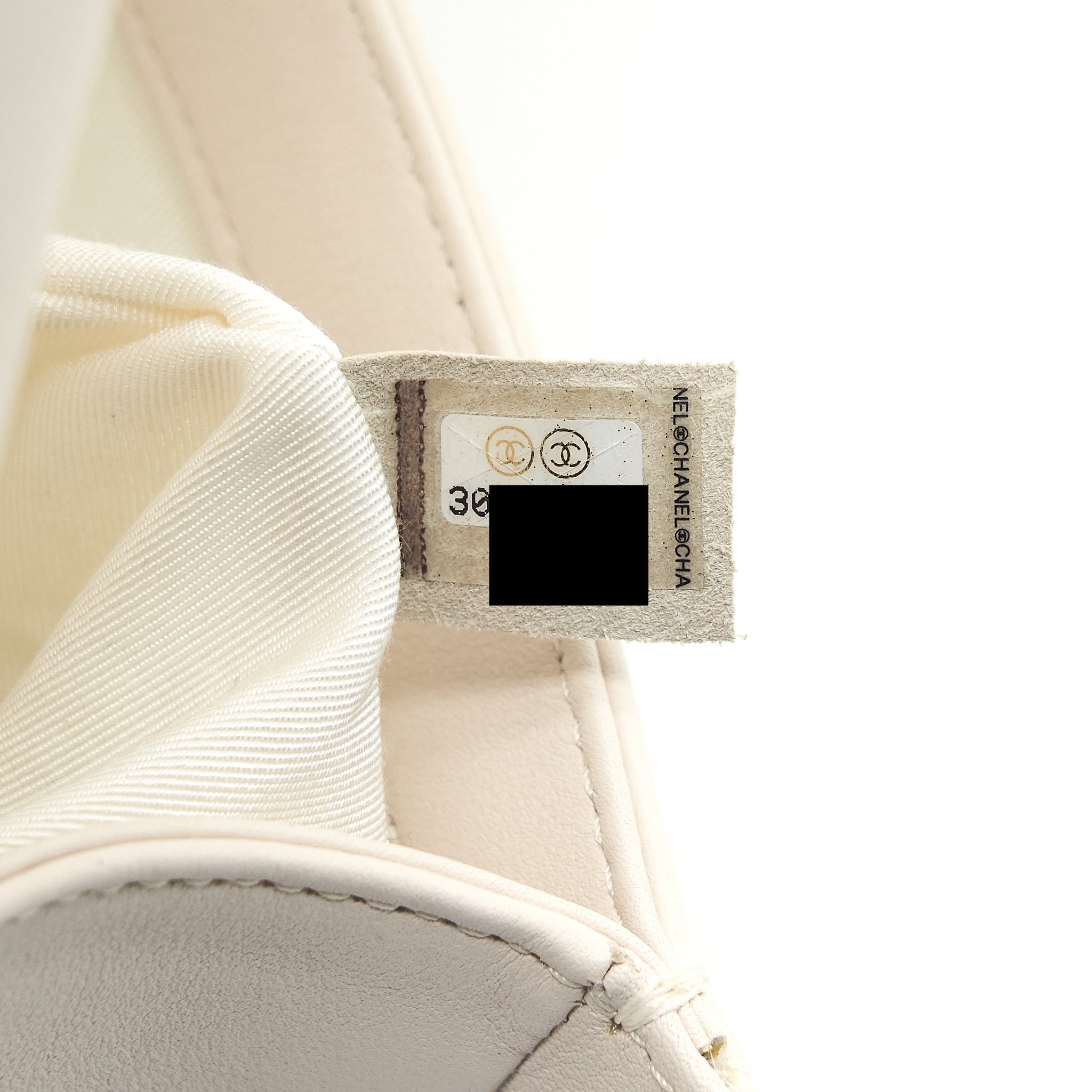 chanel-small-boy-chanel-calfskin-white-ghw