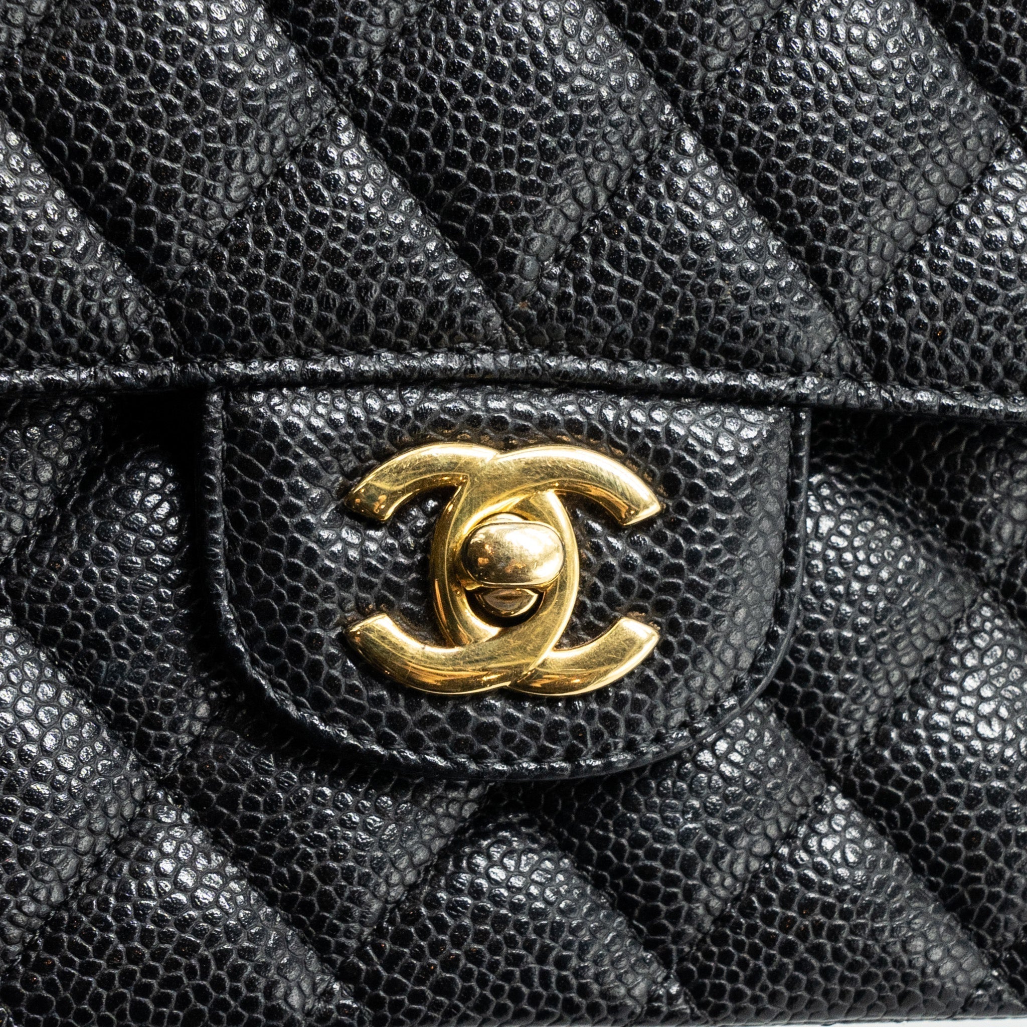 chanel-meedium-classic-double-flap-bag-caviar-black-ghw
