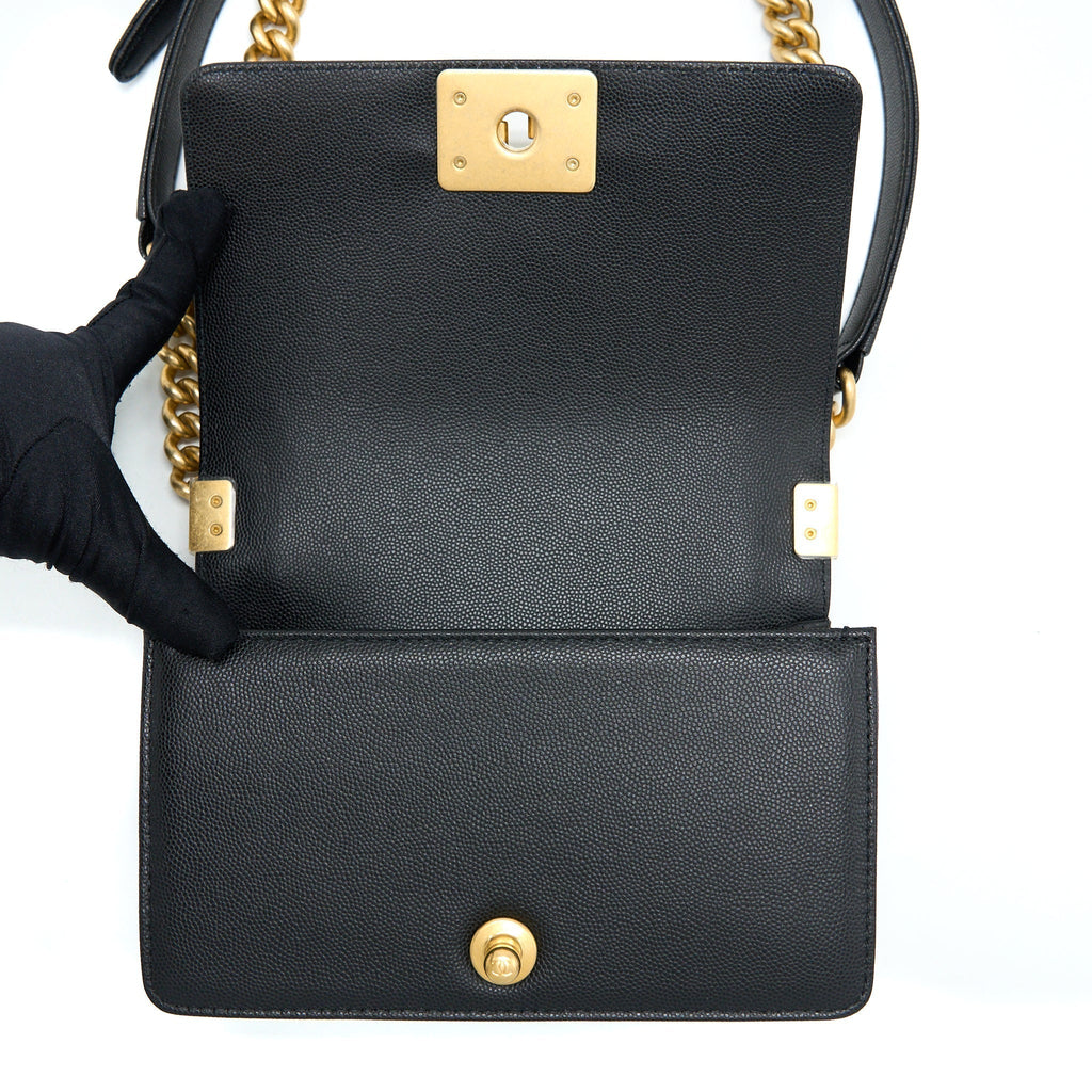 chanel-small-boy-bag-caviar-black-ghw-microchip-1