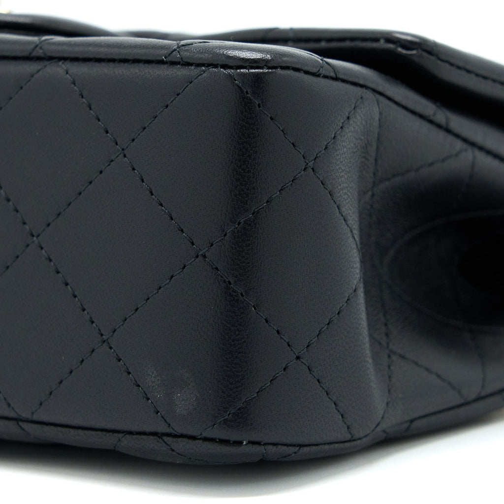 chanel-22p-top-handle-mini-rectangular-with-lion-charm-lghw-microchip