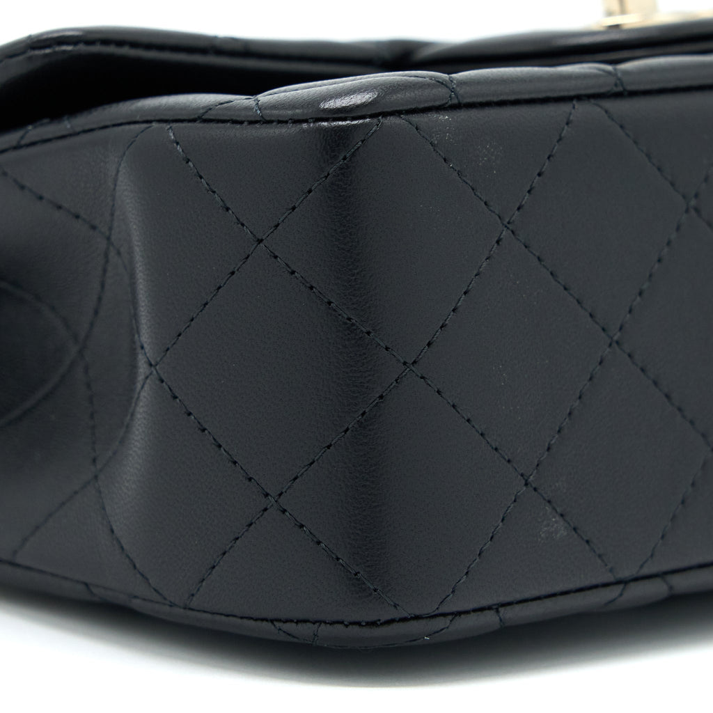chanel-22p-top-handle-mini-rectangular-with-lion-charm-lghw-microchip