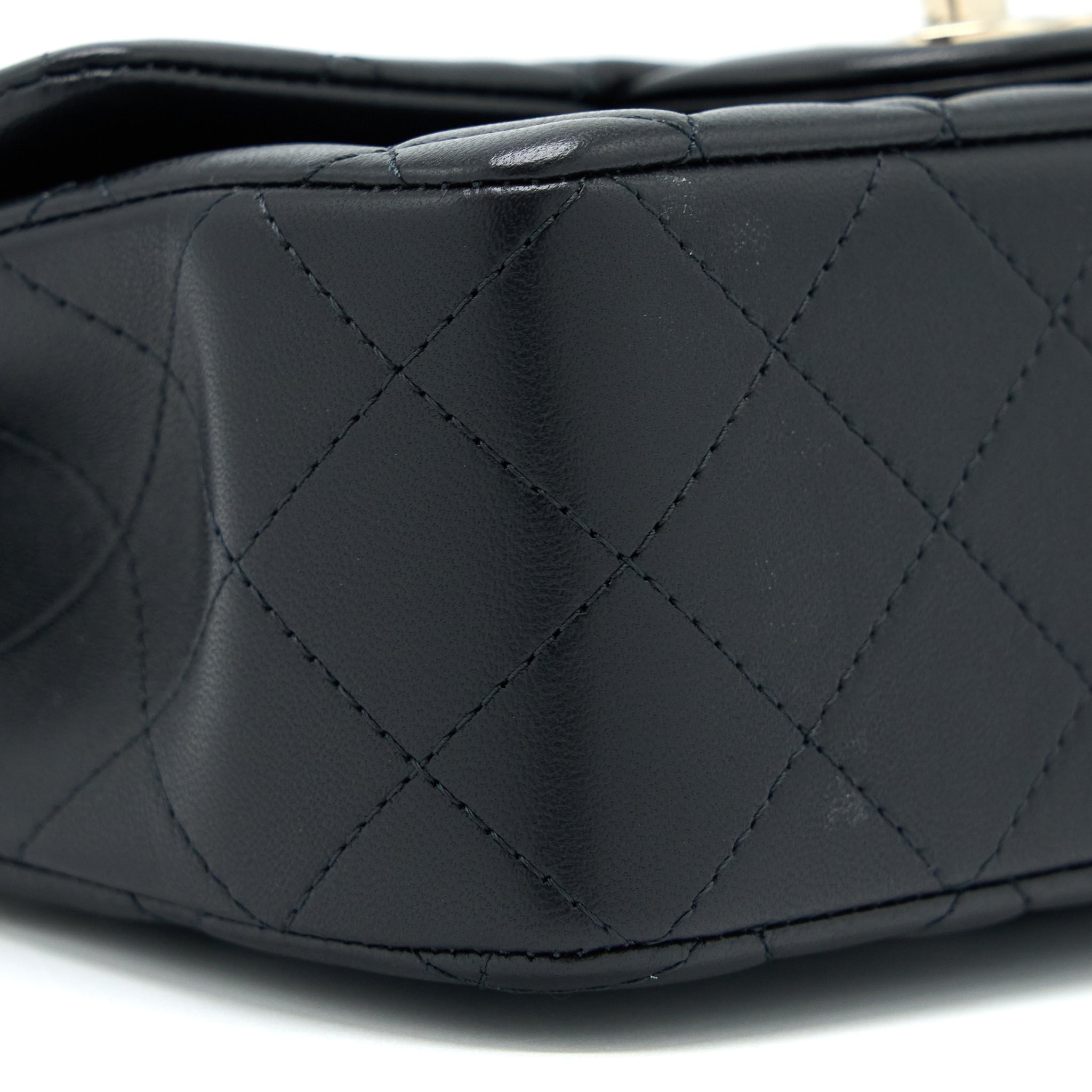 chanel-22p-top-handle-mini-rectangular-with-lion-charm-lghw-microchip