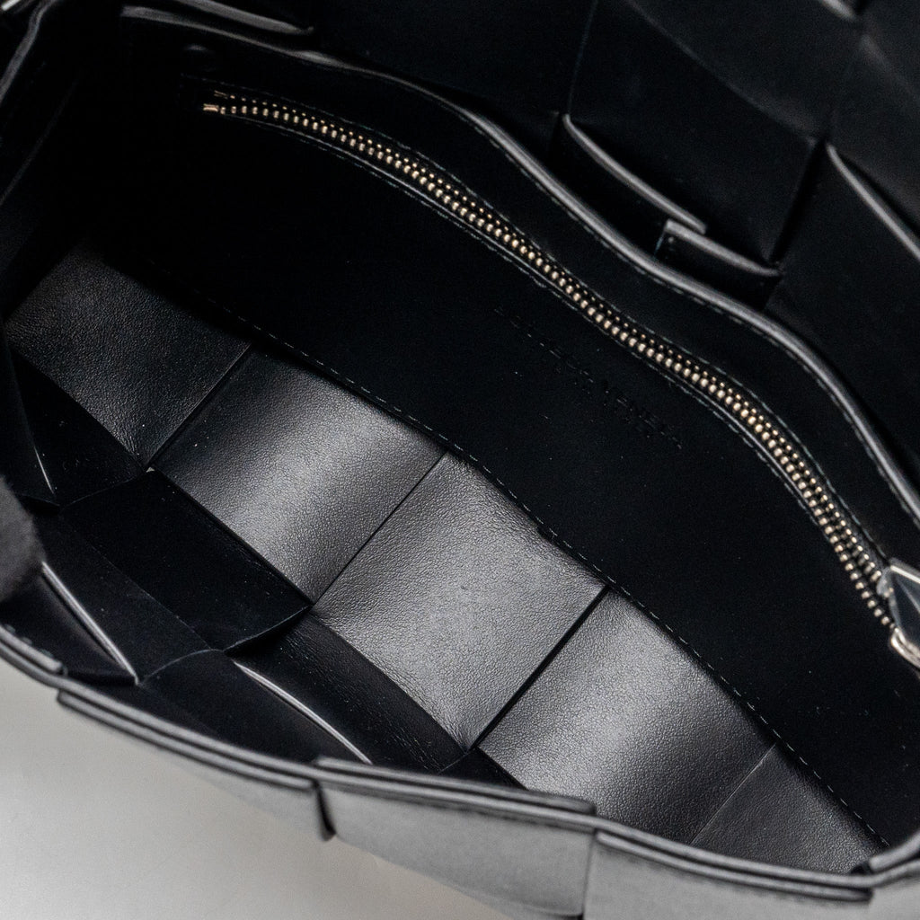 bottega-veneta-small-cassette-leather-black-shw