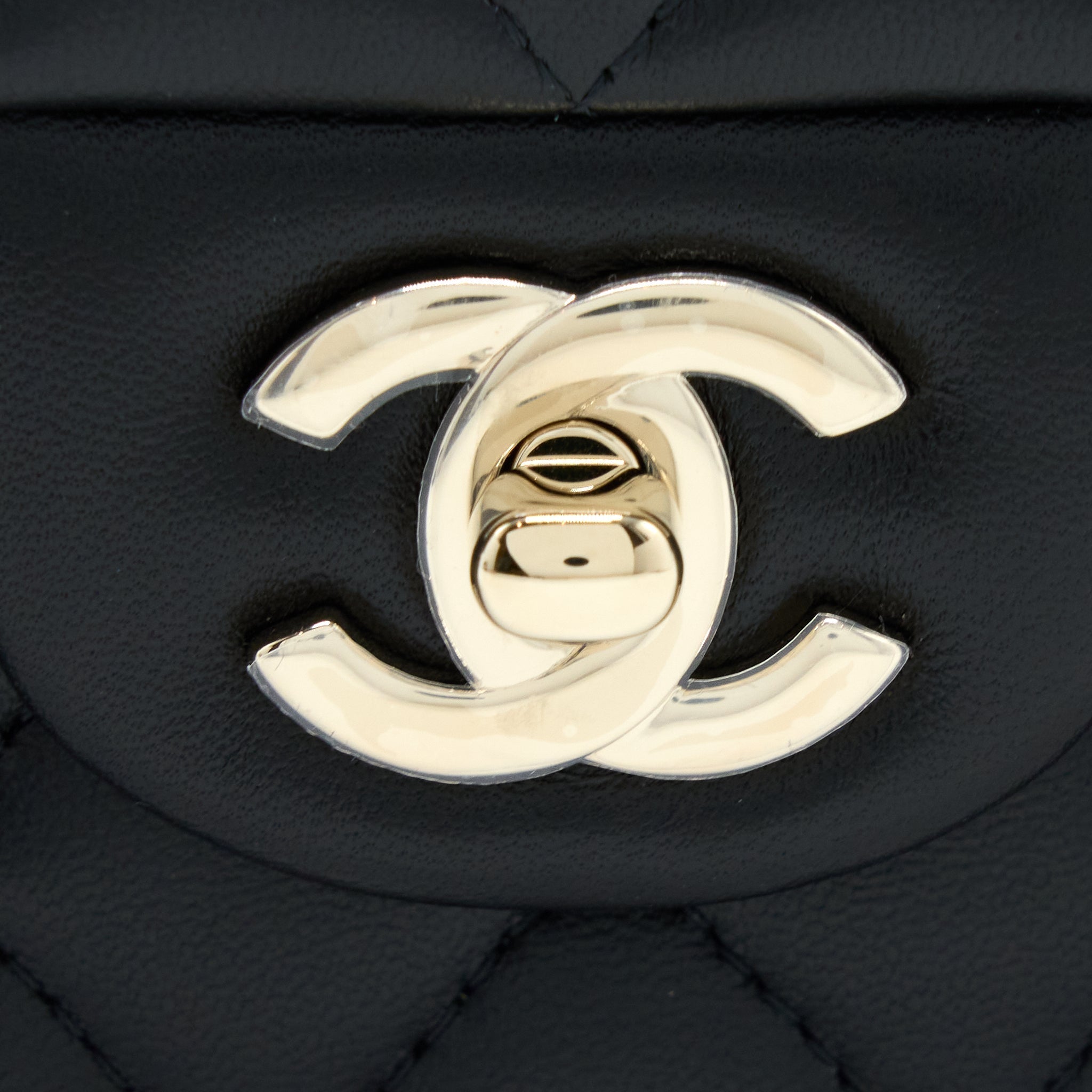 chanel-22p-top-handle-mini-rectangular-with-lion-charm-lghw-microchip