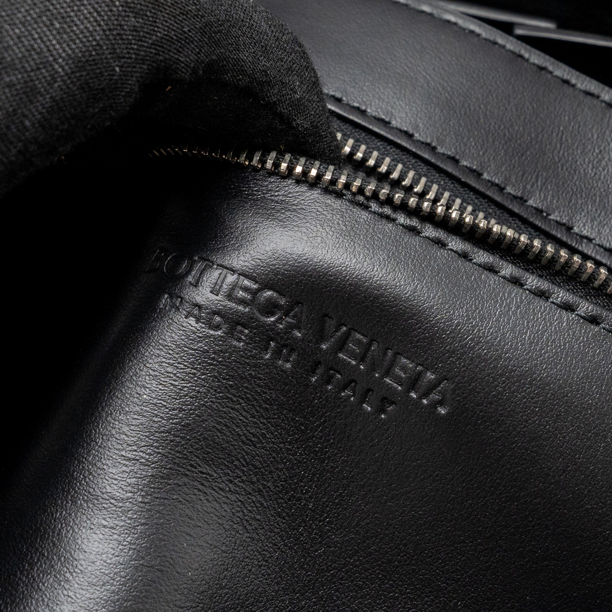 bottega-veneta-small-cassette-leather-black-shw