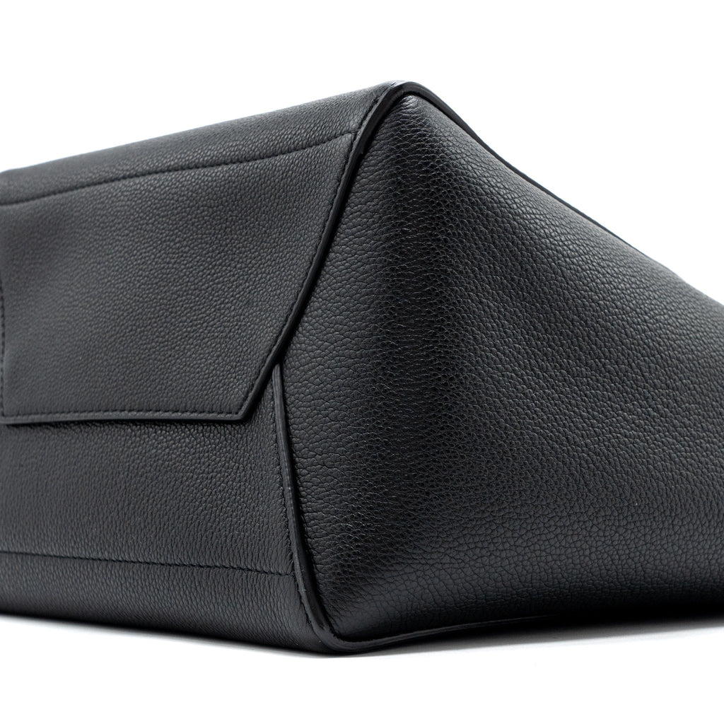 celine-sangle-bucket-bag-grained-calfskin-black-ghw-1
