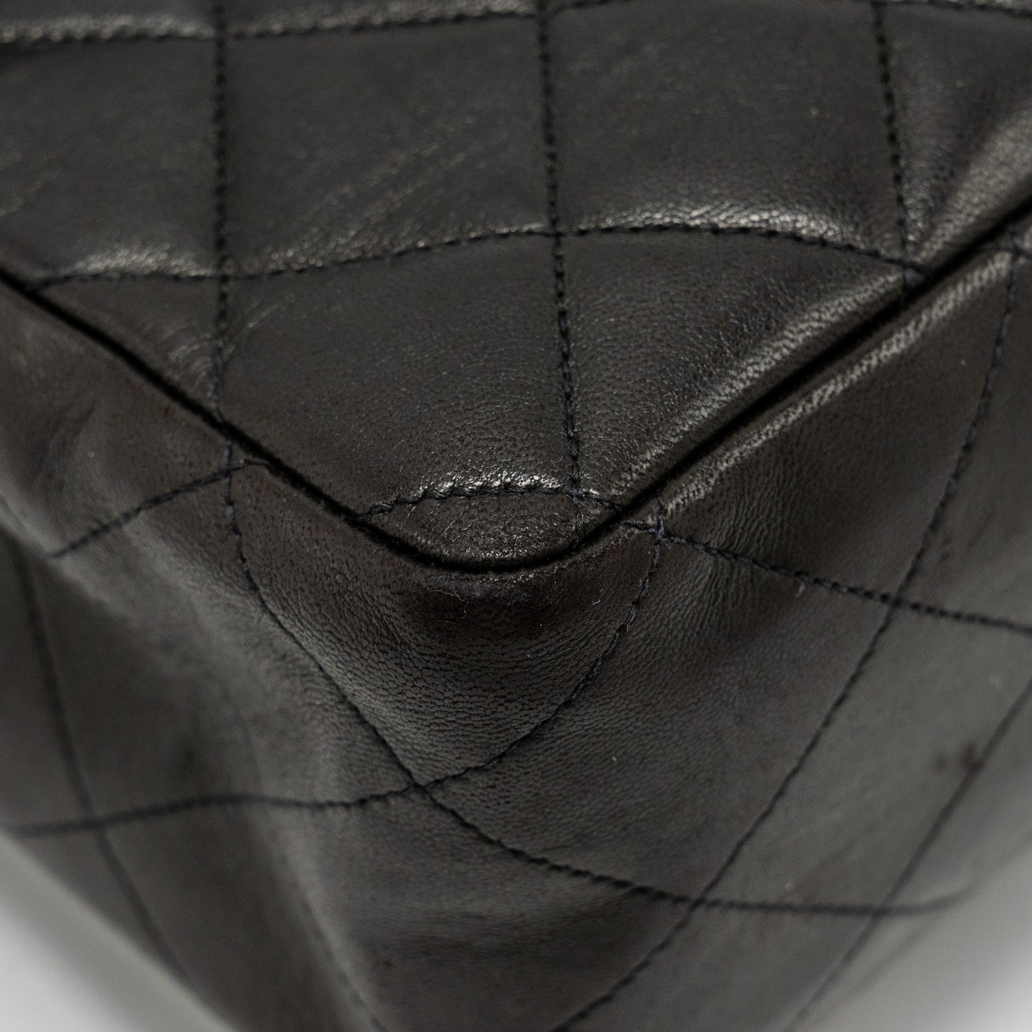 chanel-vintage-jumbo-classic-double-flap-bag-lambskin-black-ghw