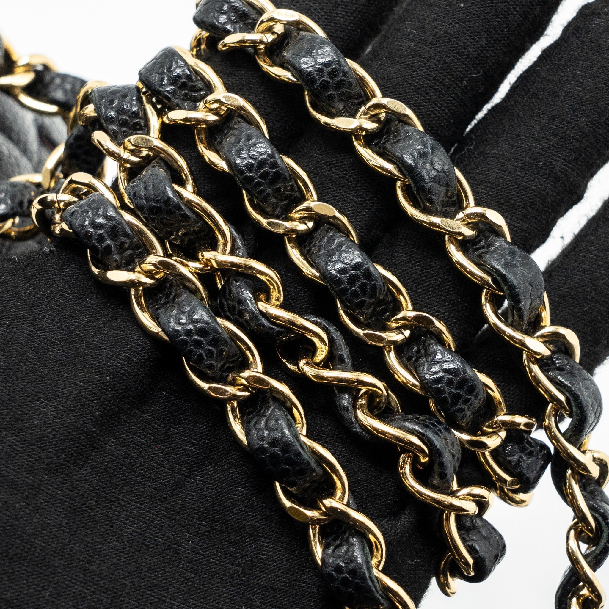 chanel-meedium-classic-double-flap-bag-caviar-black-ghw